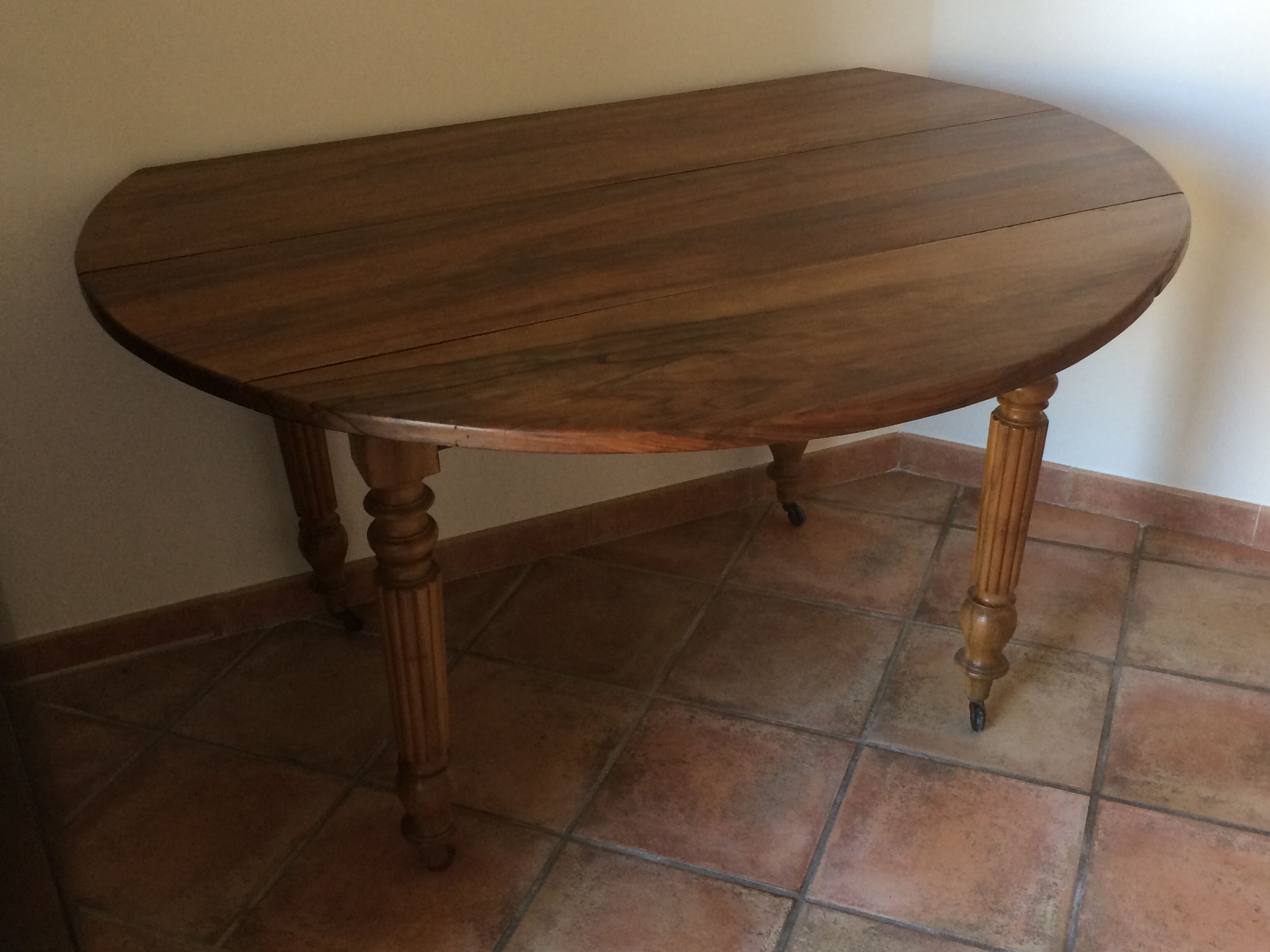 Round table extendable