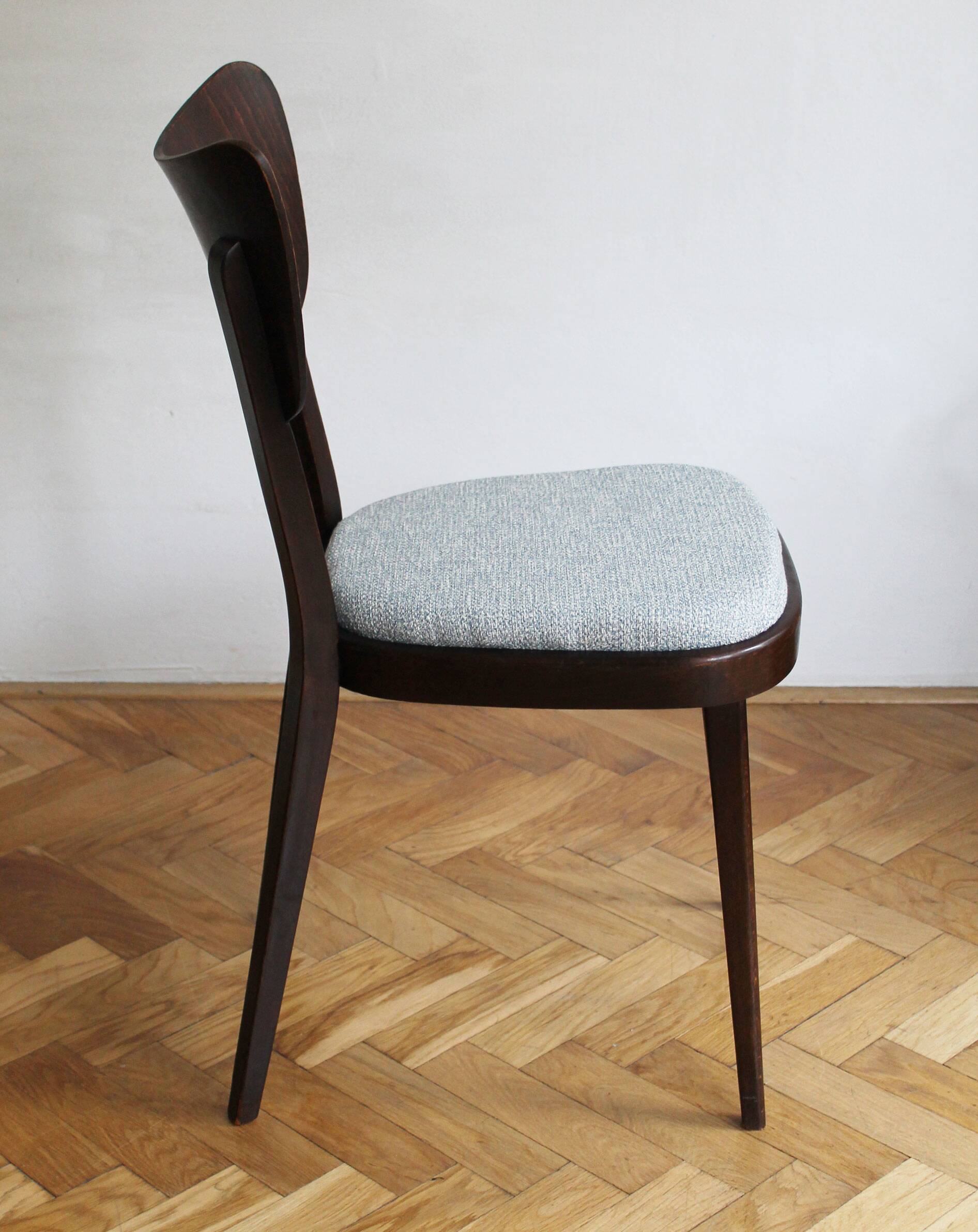 Ensemble de quatre chaises de salle à manger du milieu du siècle des années 1960 par TON