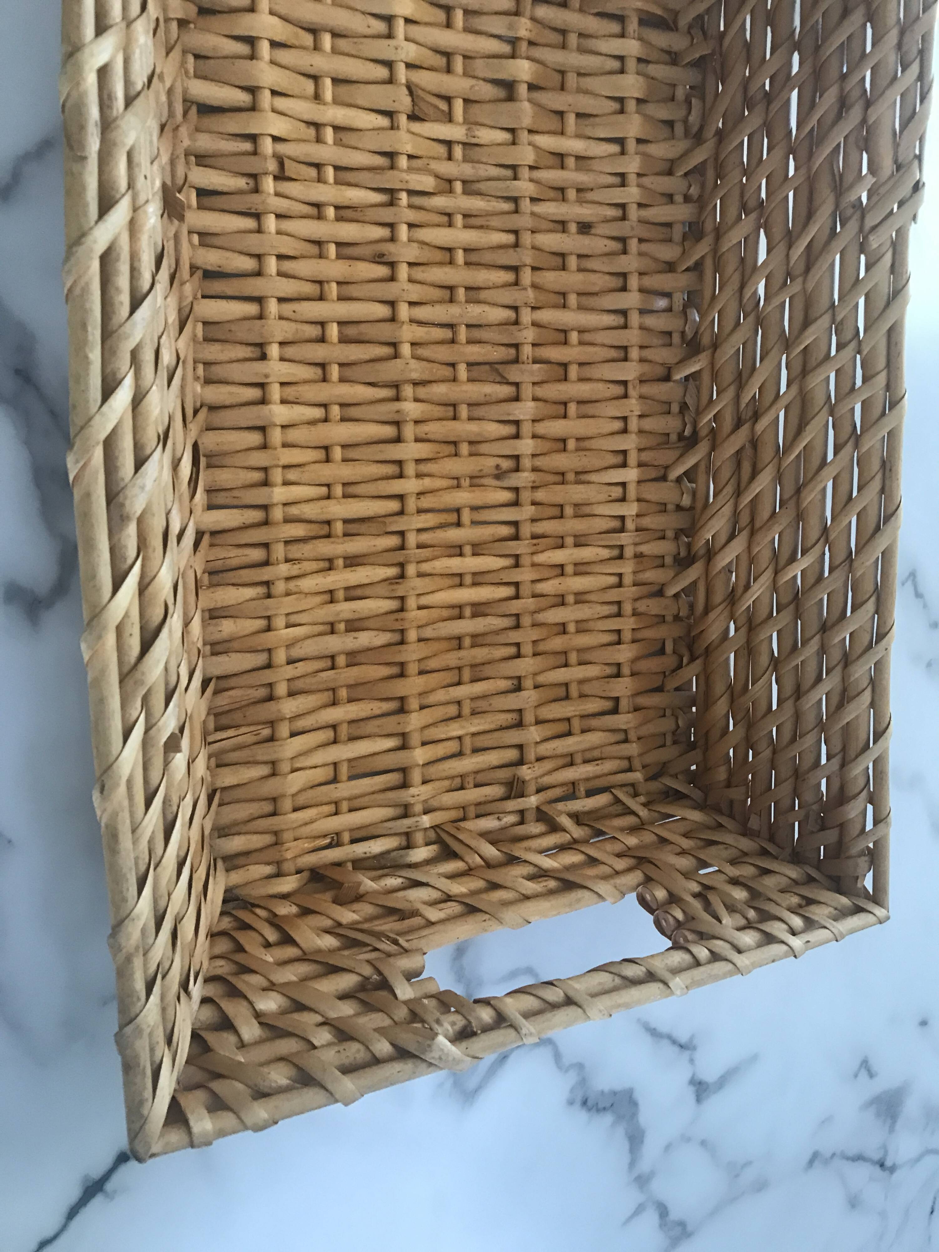 Rectangular woven rattan tray