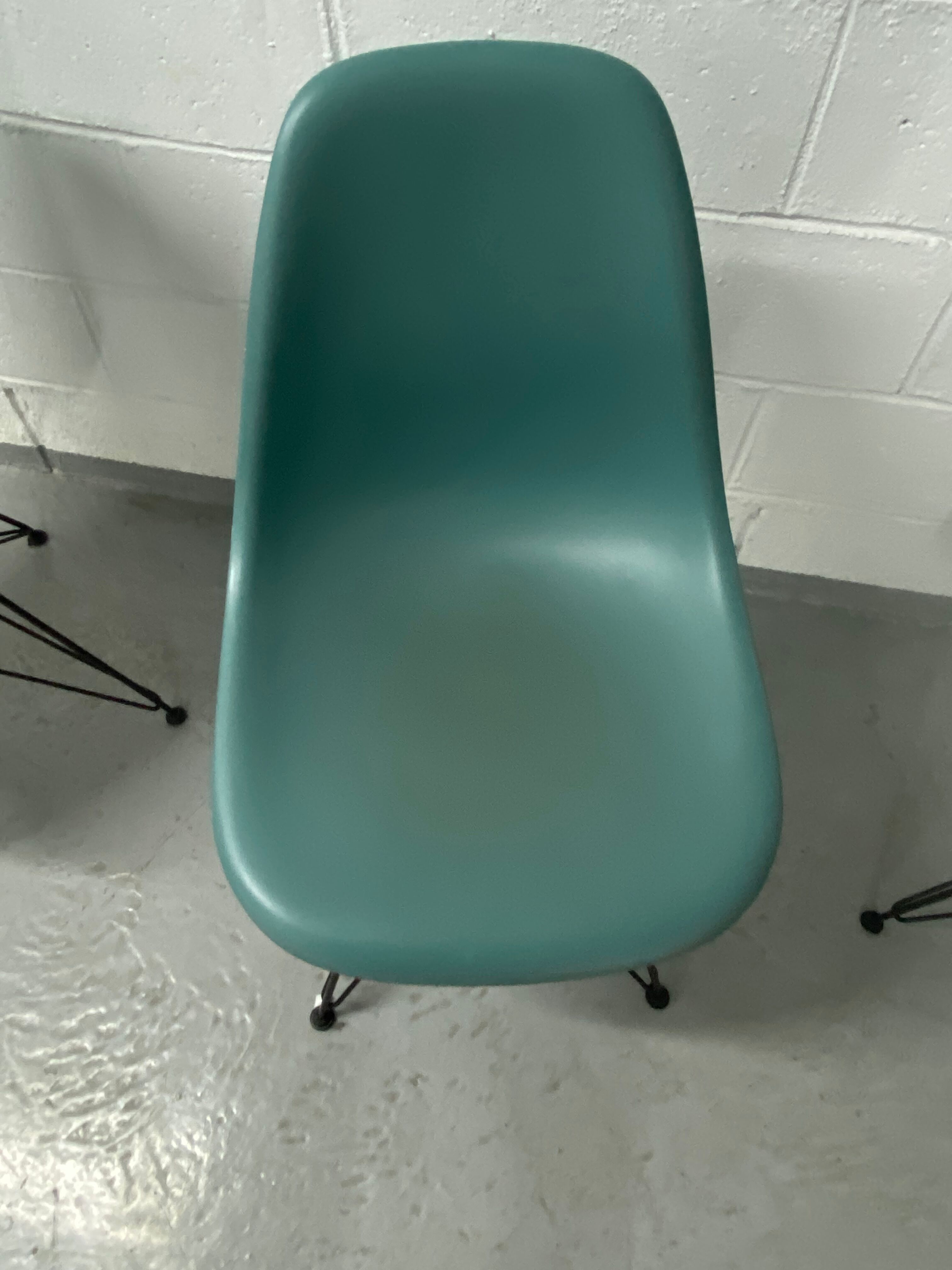 Paire de chaises de Charles et Ray Eames édition Vitra récente