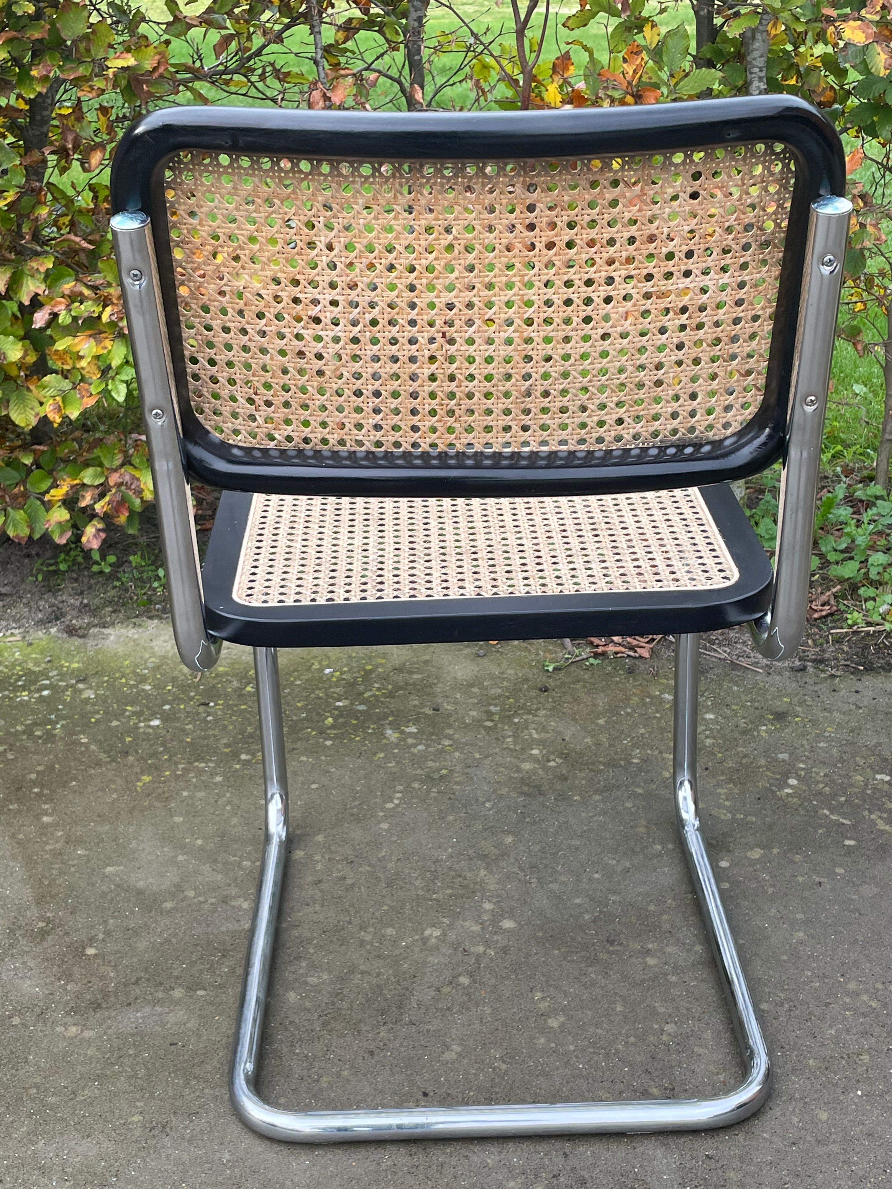 Chaise Cesca modèle b32 en chrome et noir par Marcel Breuer