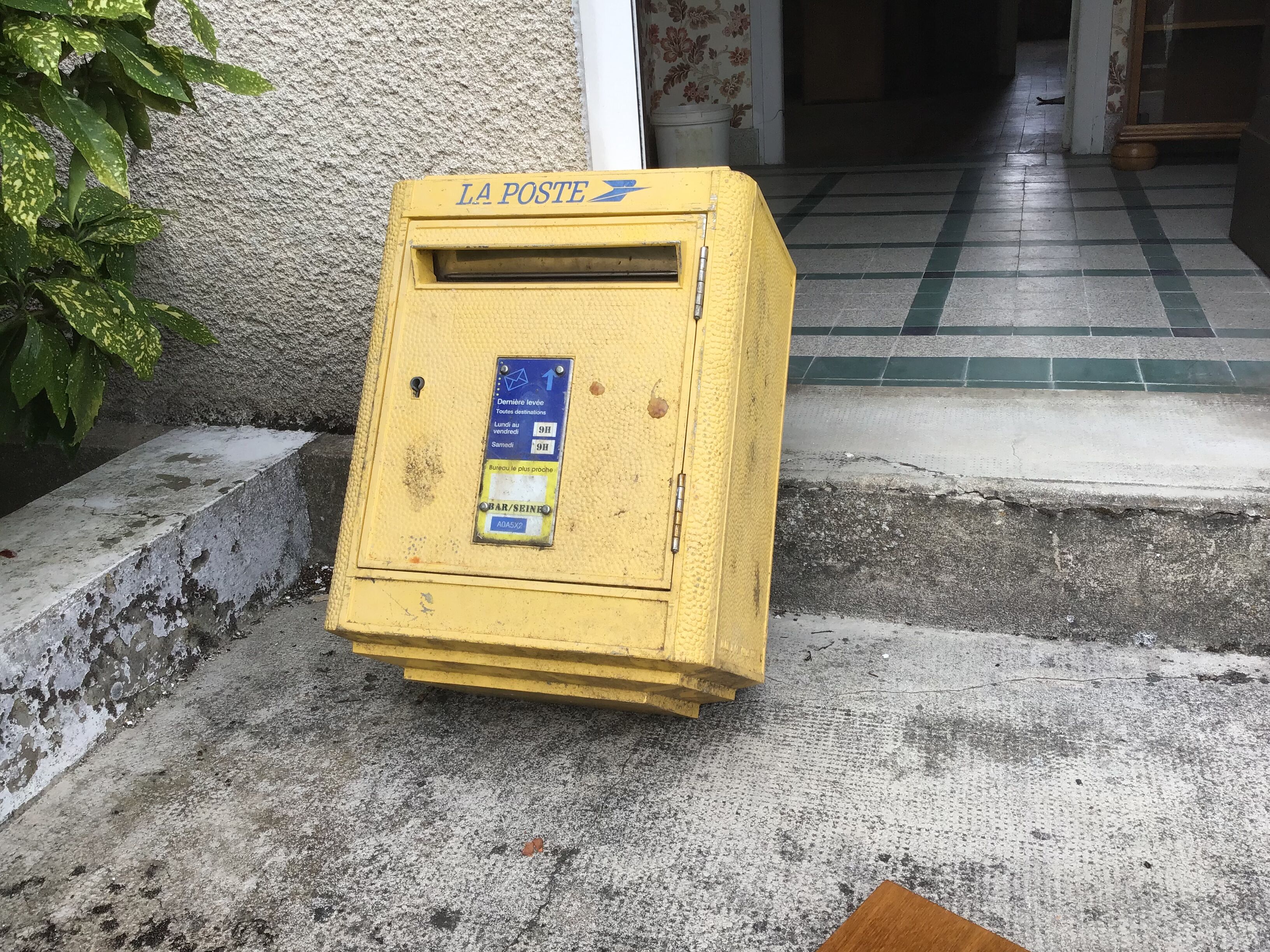 Reformed post office mailbox