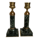 Paire de bougeoirs colonnes en marbre vert laiton