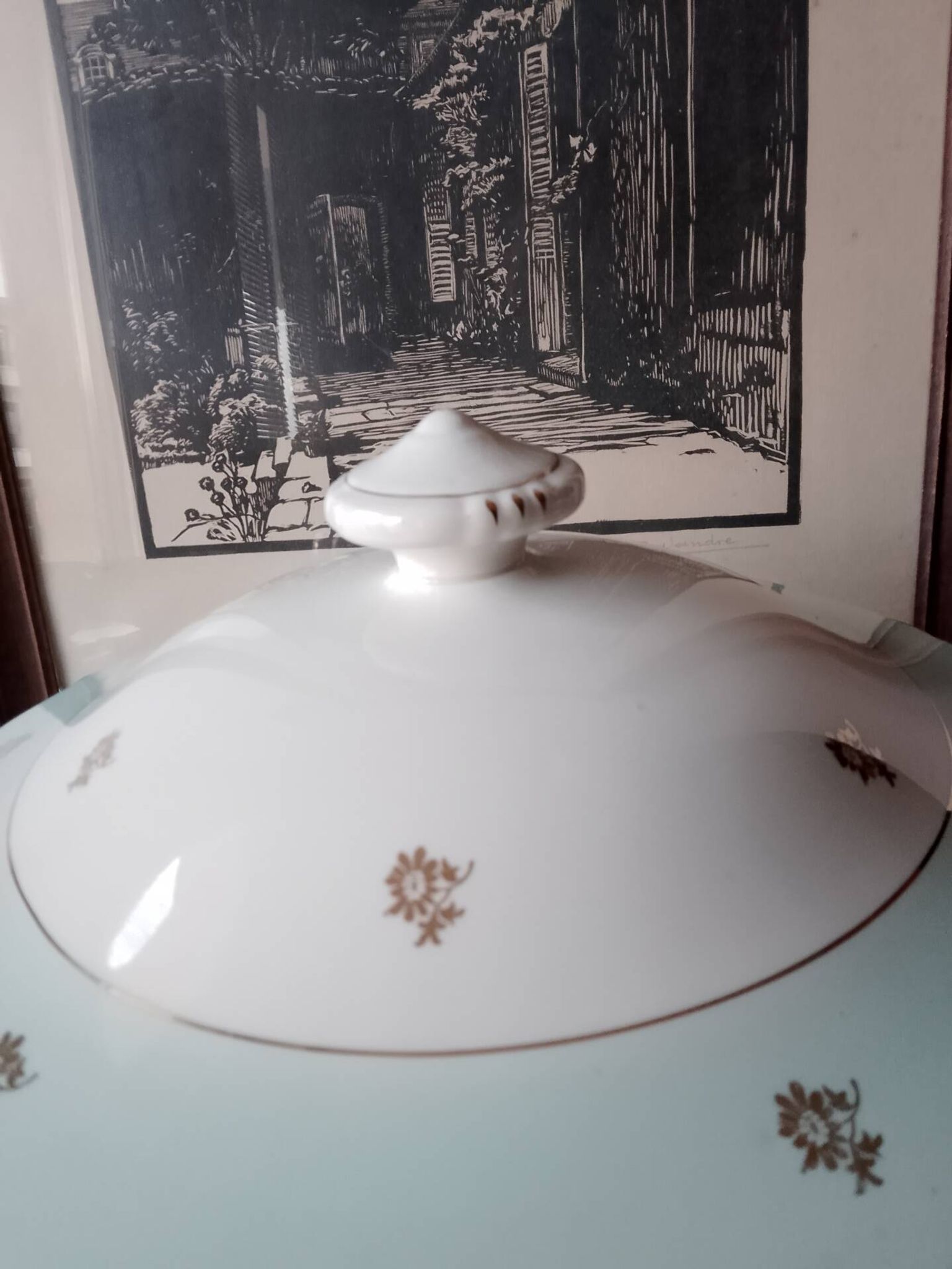 Soup tureen