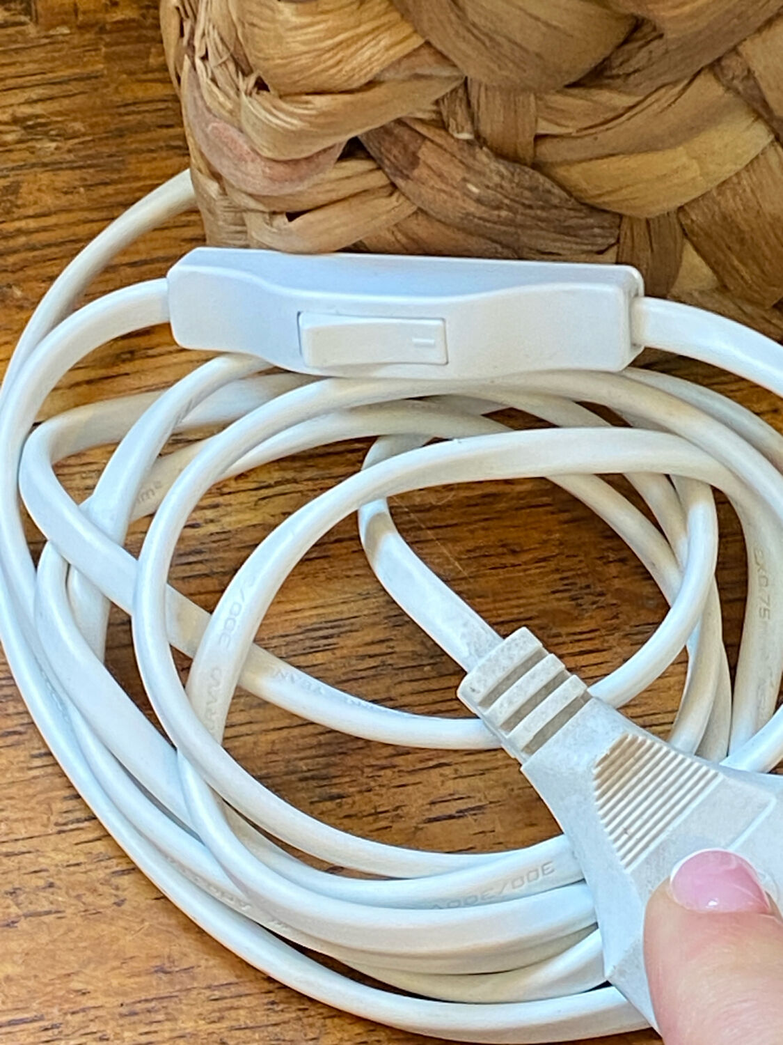 Lamp, natural weaving in water hyacinth fibre.