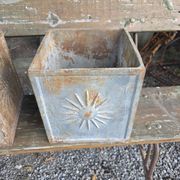 Paire de jardinières en fonte