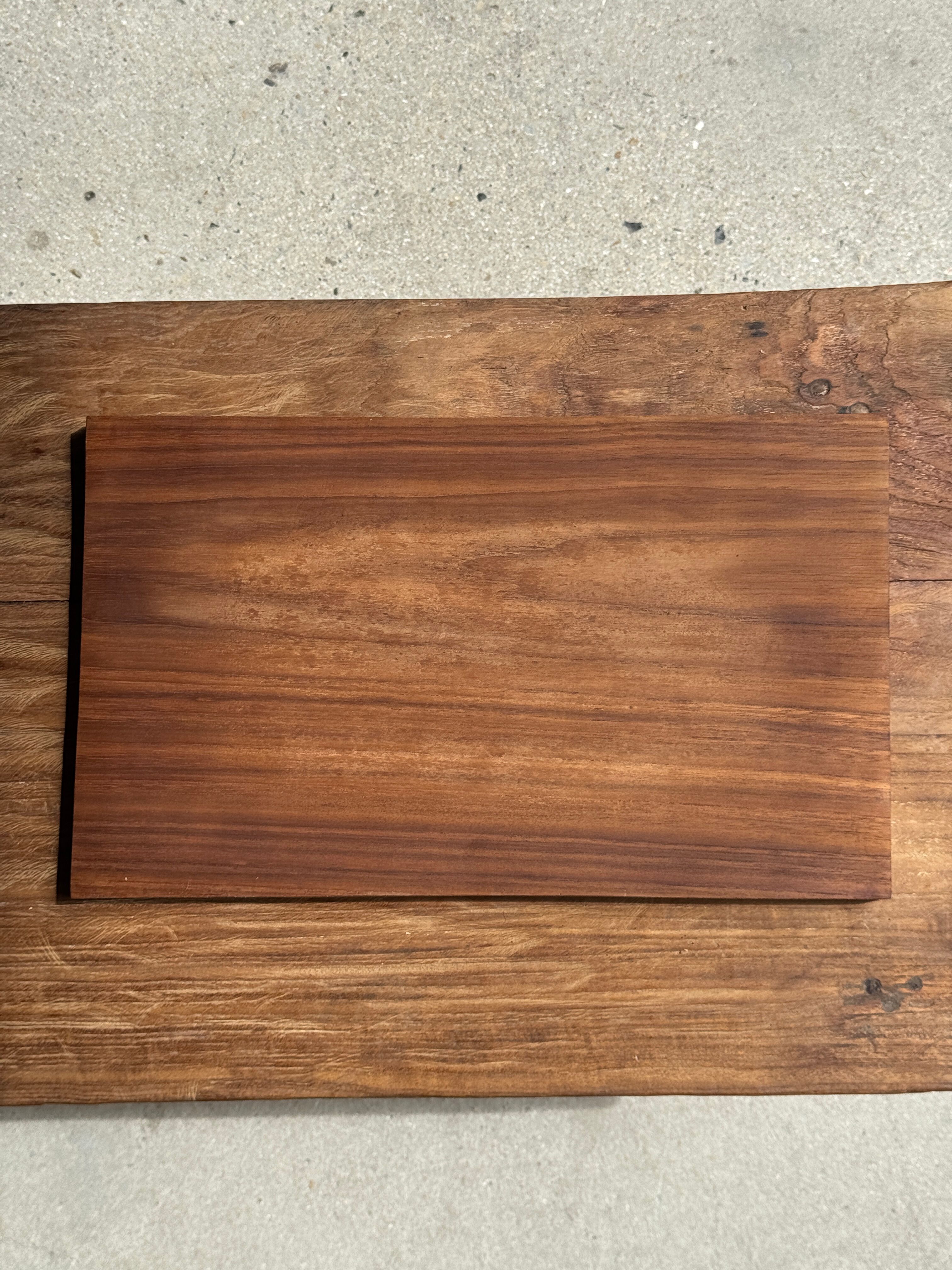 Rectangular solid teak tray with carved edges 40x25