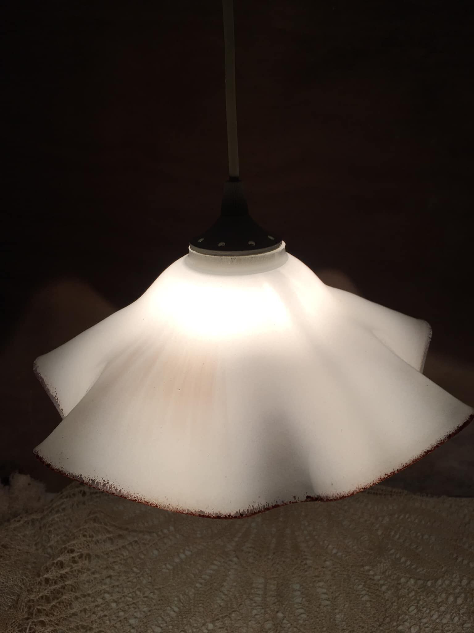 Retro pendant lamp with handkerchief in white opaline and brown border