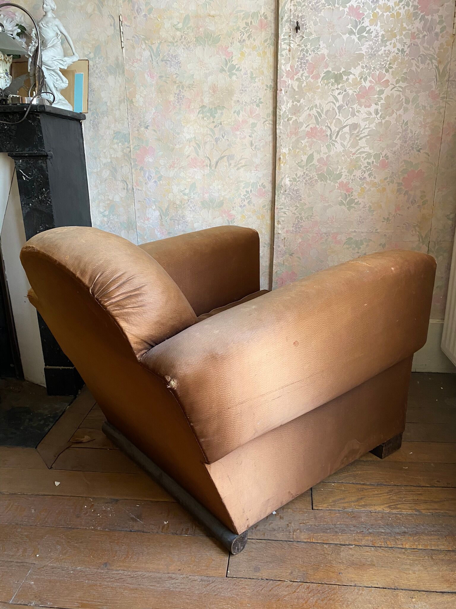 Vintage club armchair in brown fabrics to restore