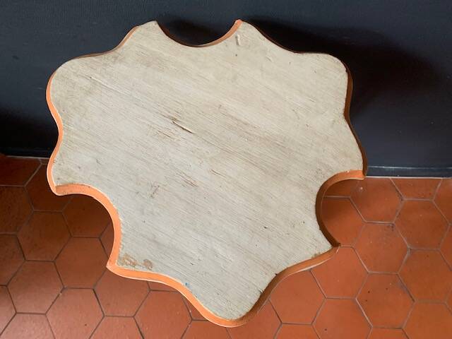 Sellette 1900 en bois découpé peint en blanc