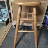 Top bar stool in patinated wooden square seat