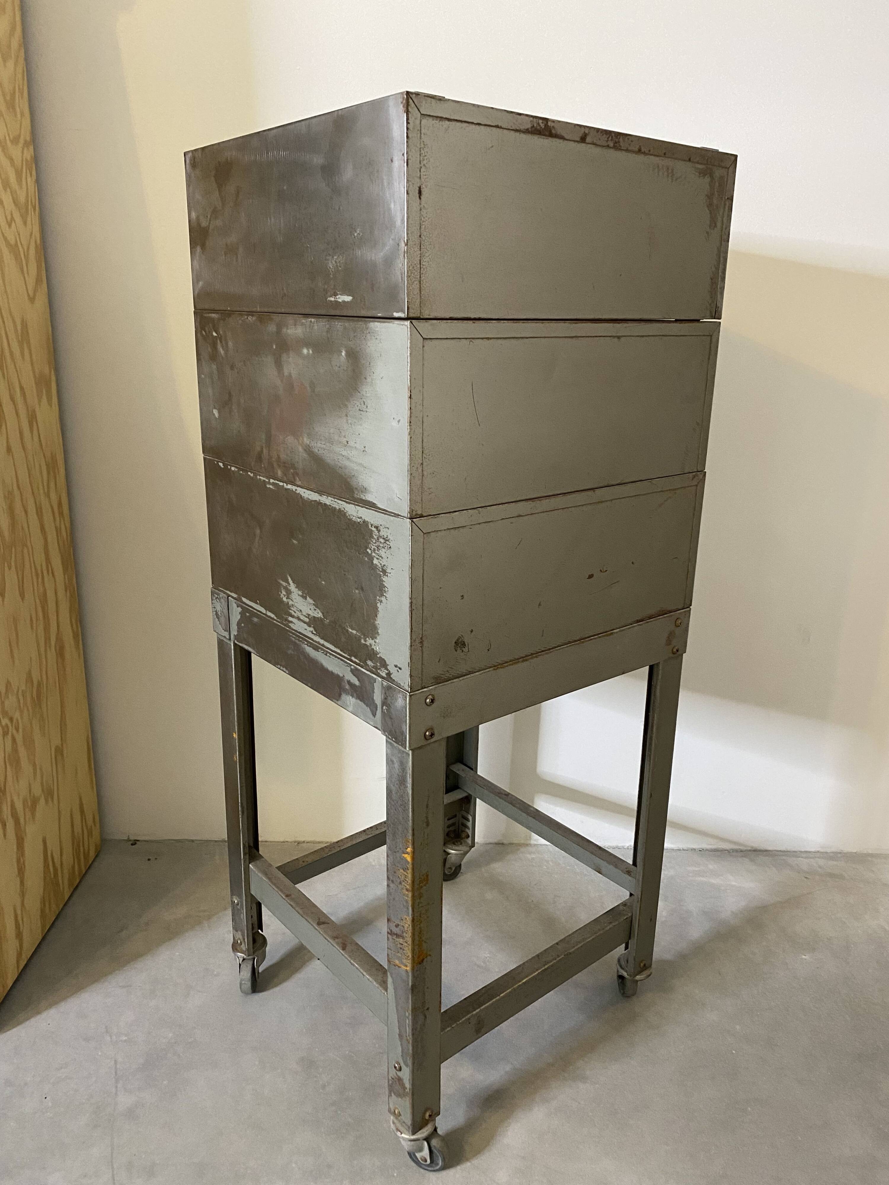 Industrial trade furniture with drawers