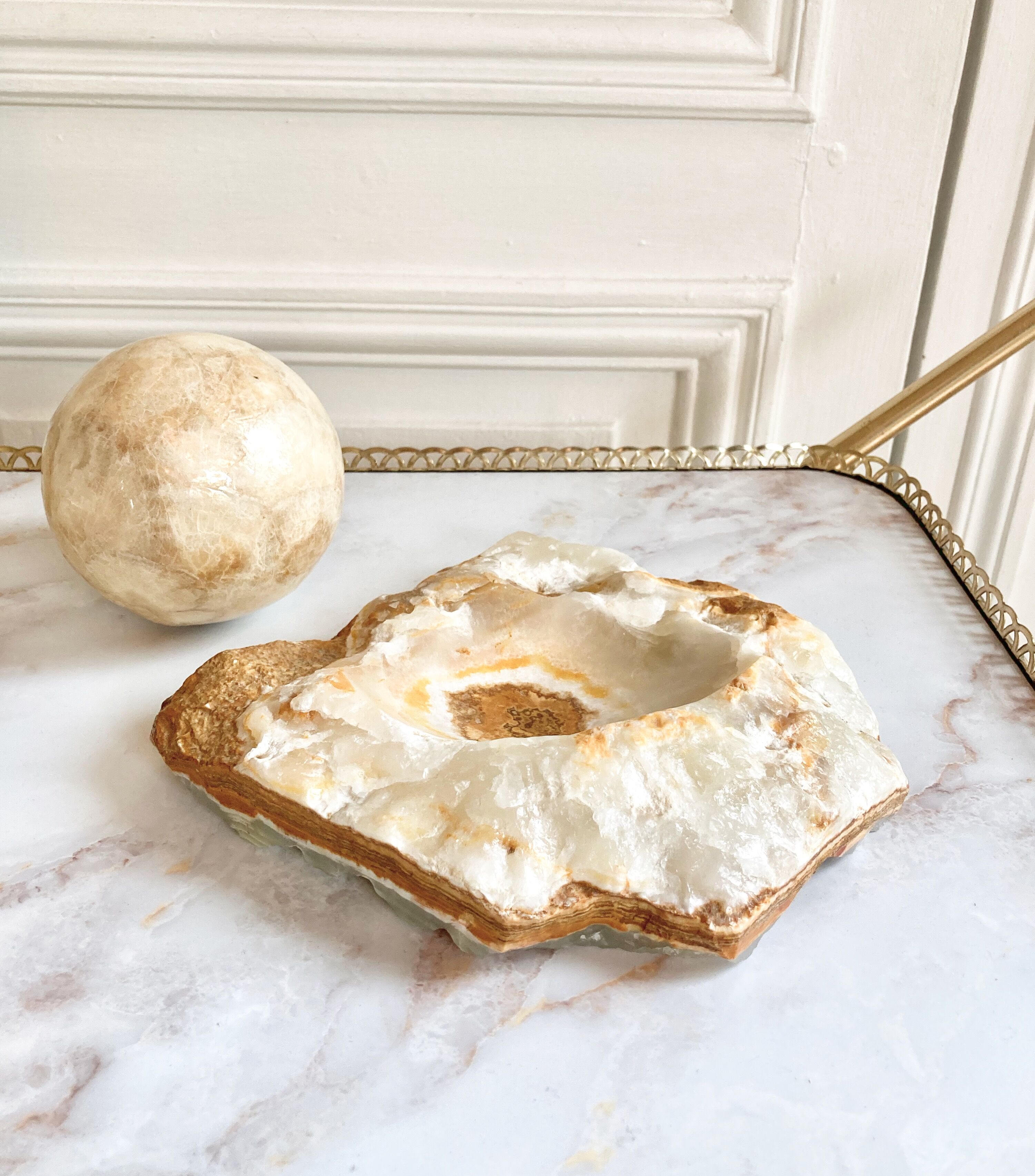 Xxl ashtray in alabaster