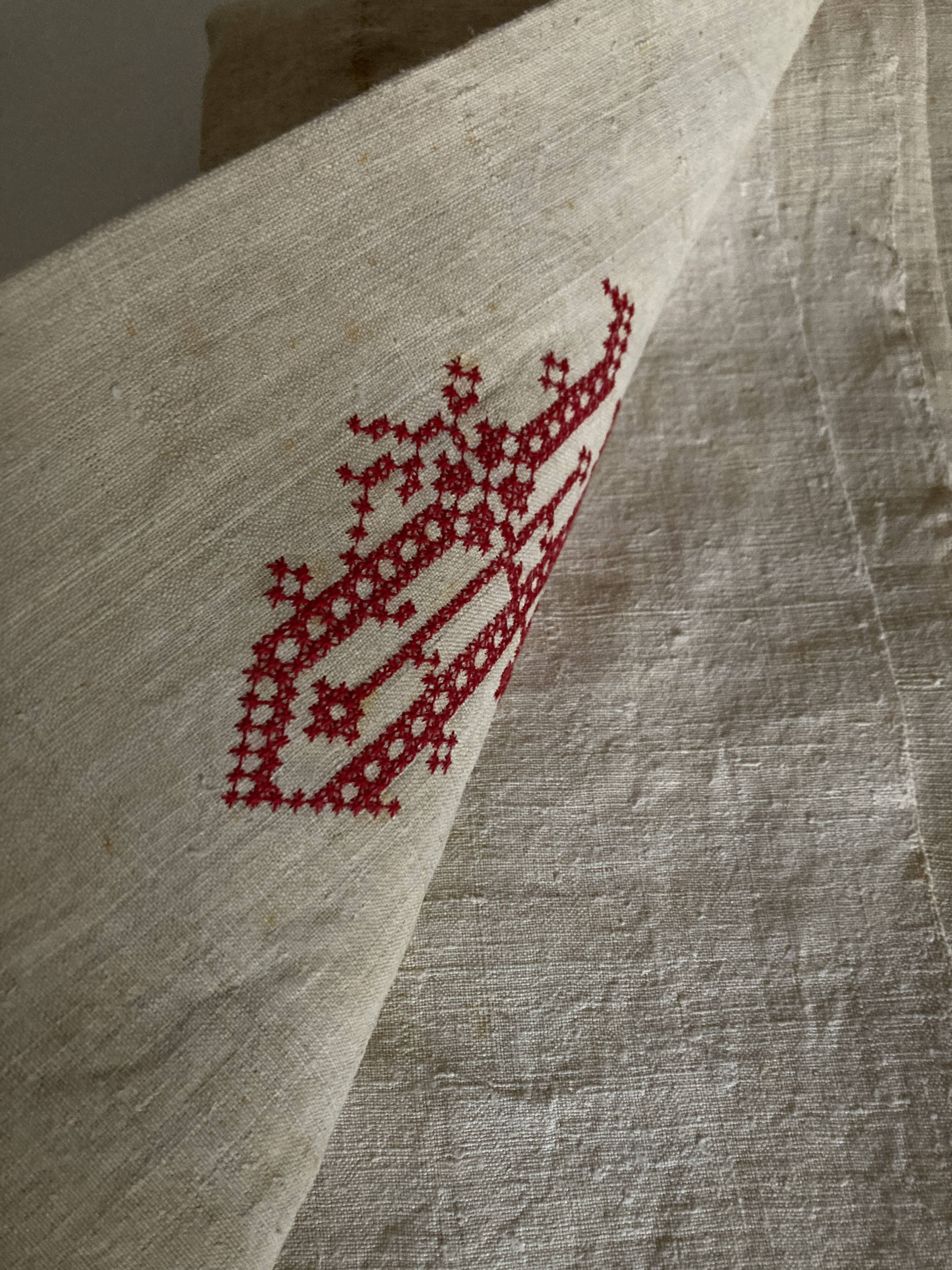 Nappe en toile de chanvre brut 19e brodée XXL