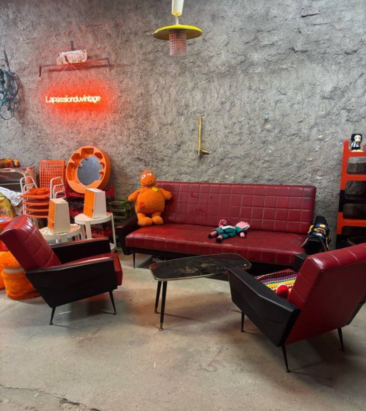 Vintage sofa and 2 armchairs with compass feet