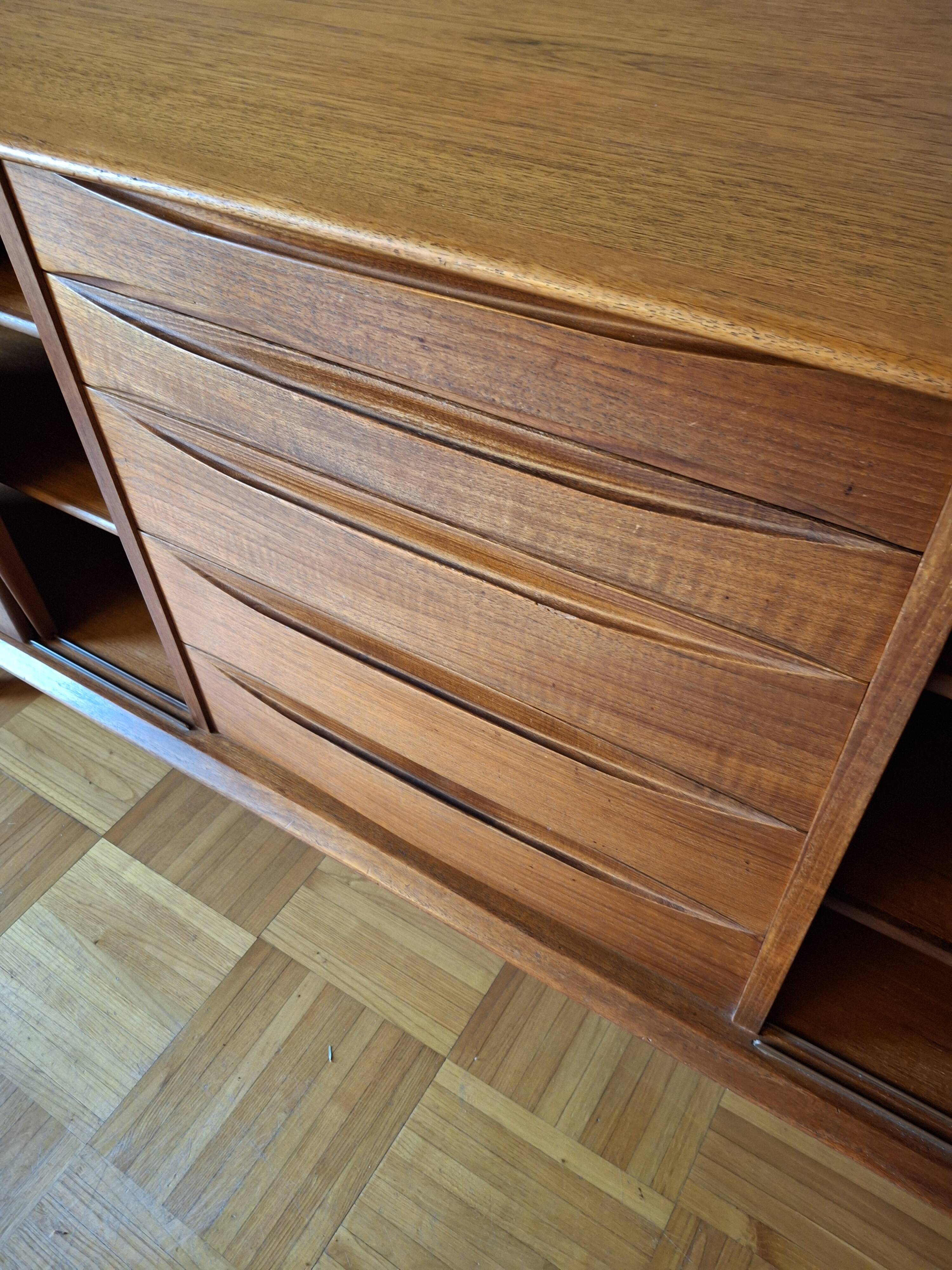 Buffet en teck vintage des annees 60