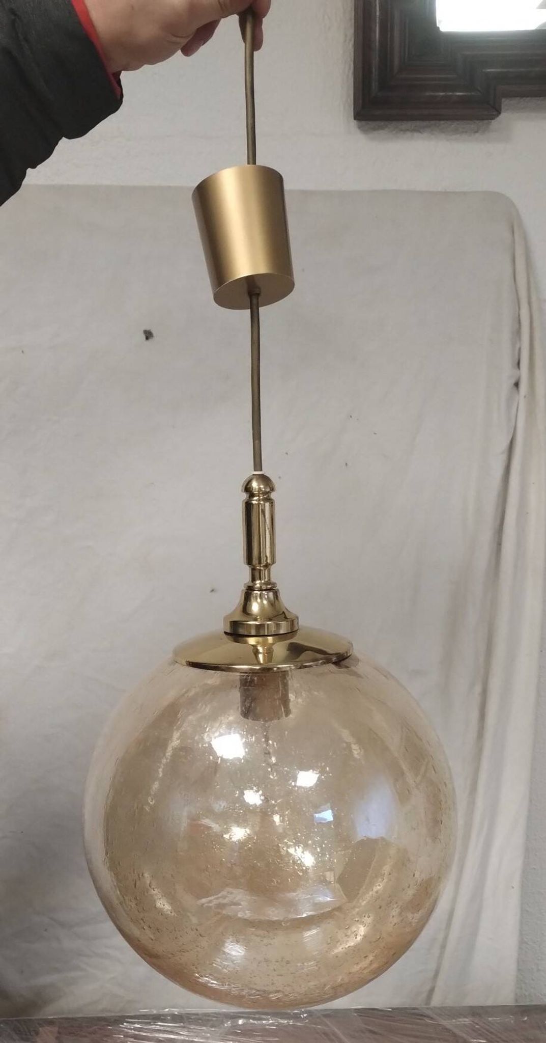 Supension sphere en verre fumé