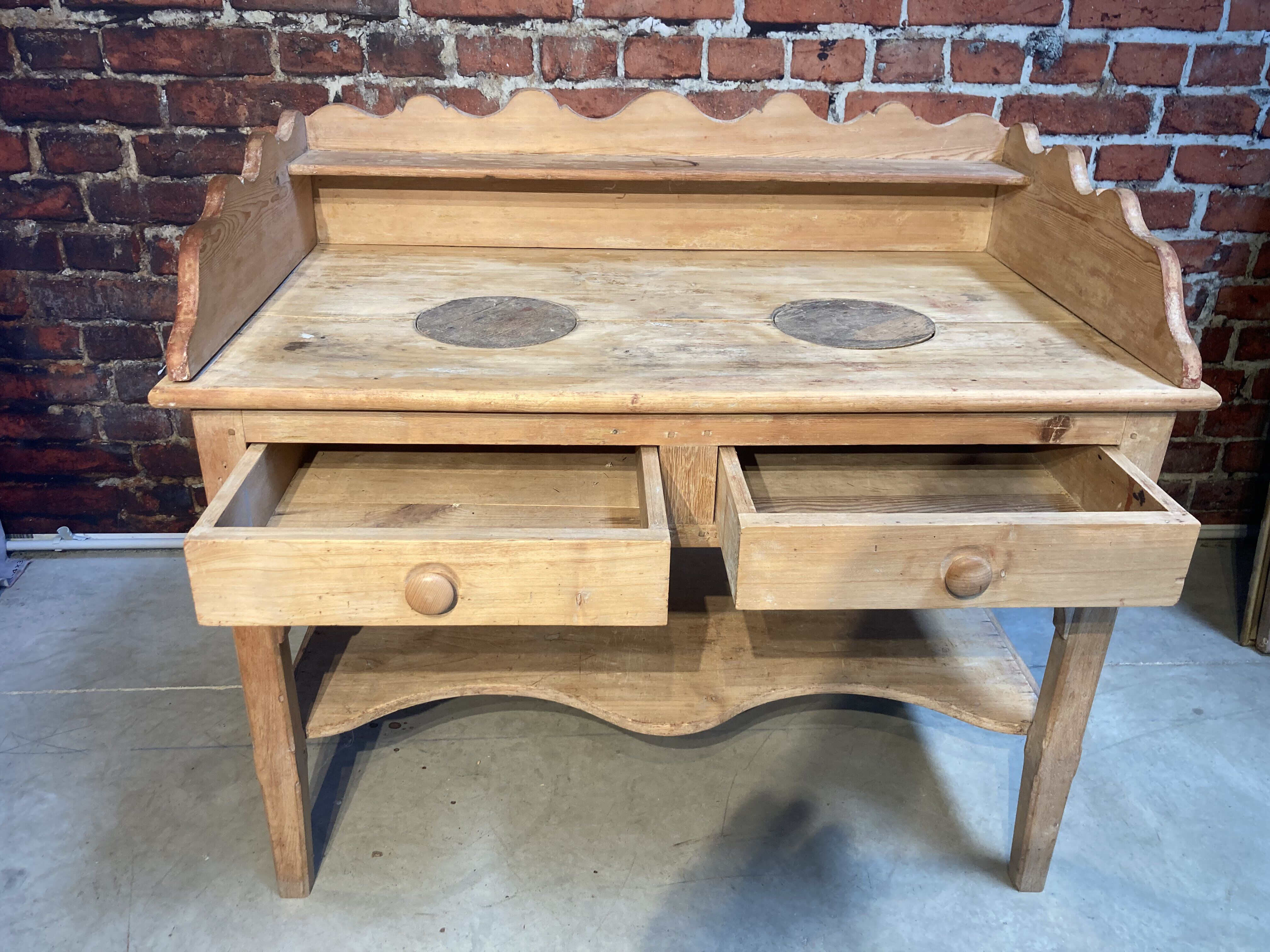 Meuble de toilette ancien en bois brut