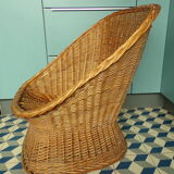 Vintage rattan basket warmer