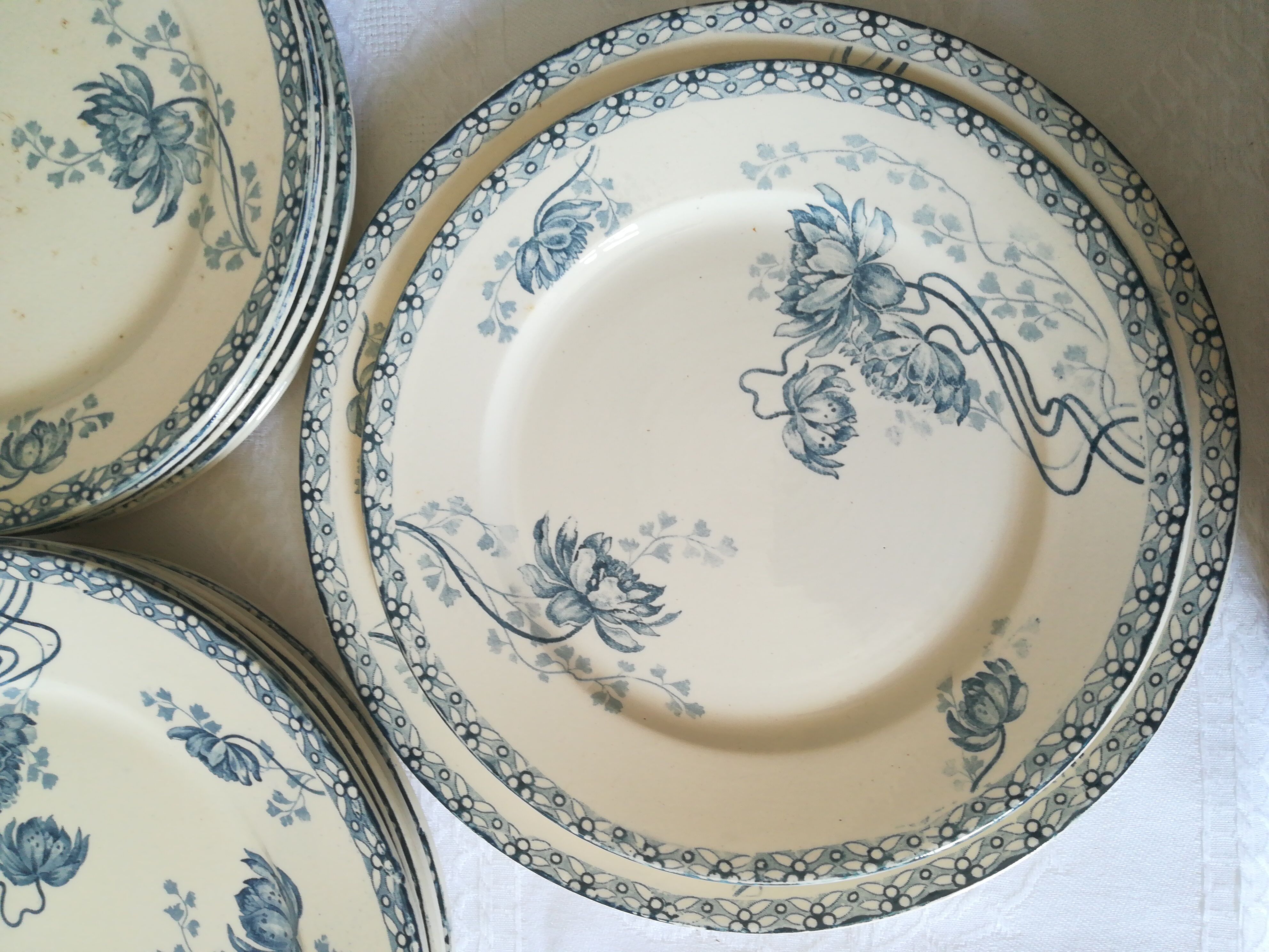 12 assiettes terre de fer Sarreguemines
