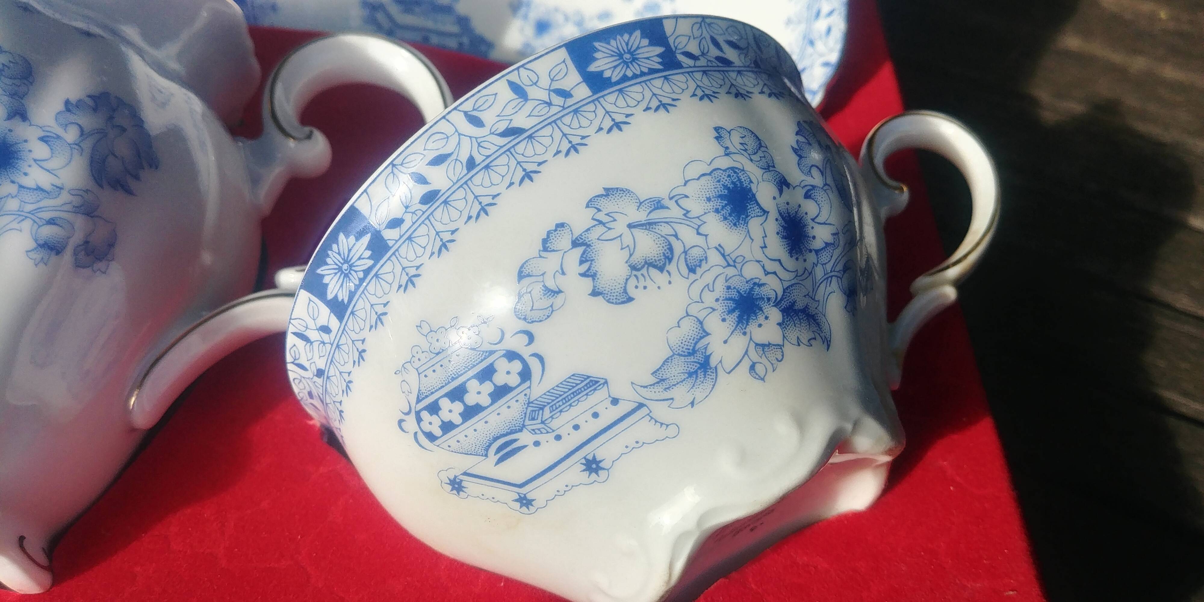 Porcelain tea set from the Seltmann weiden-E-Bavaria factory, new Theresia model