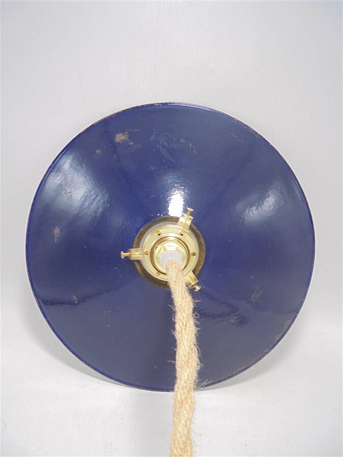 Enamelled sheet metal suspension