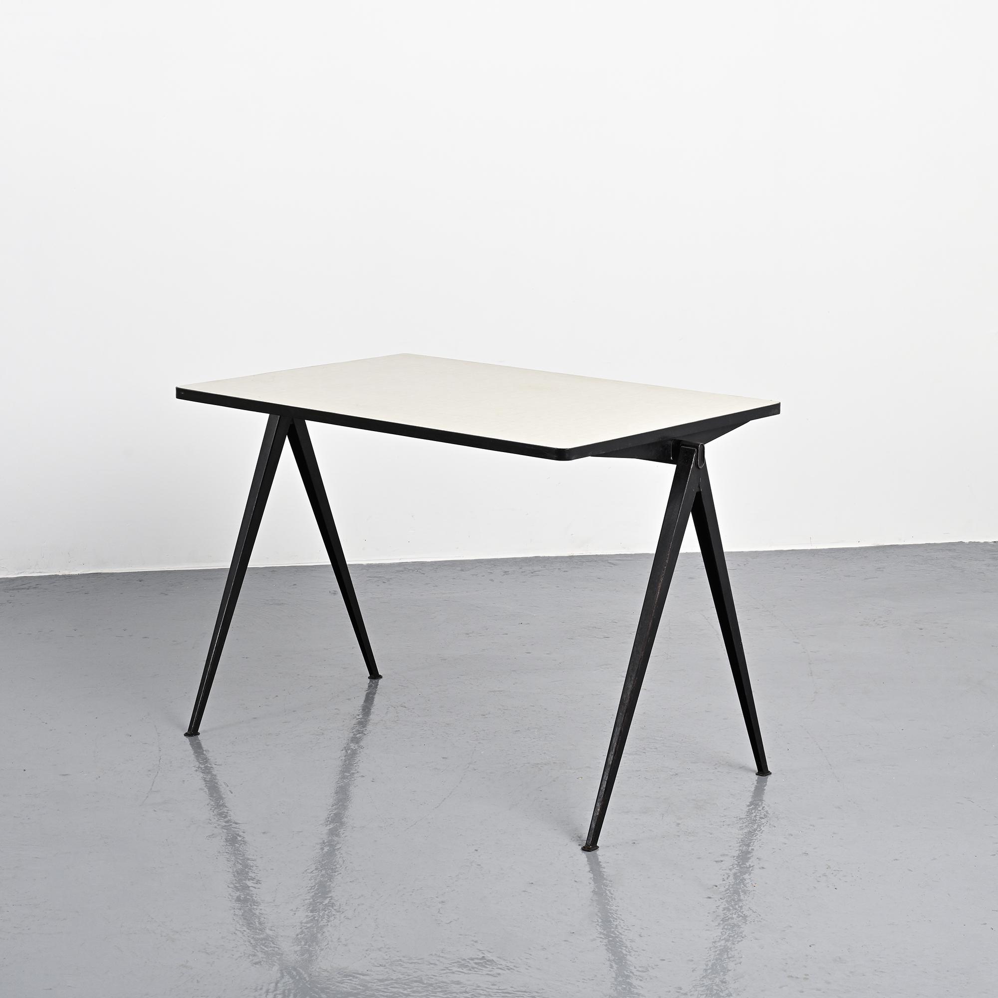 Bureau Pyramide par Wim Rietveld, circa 1960