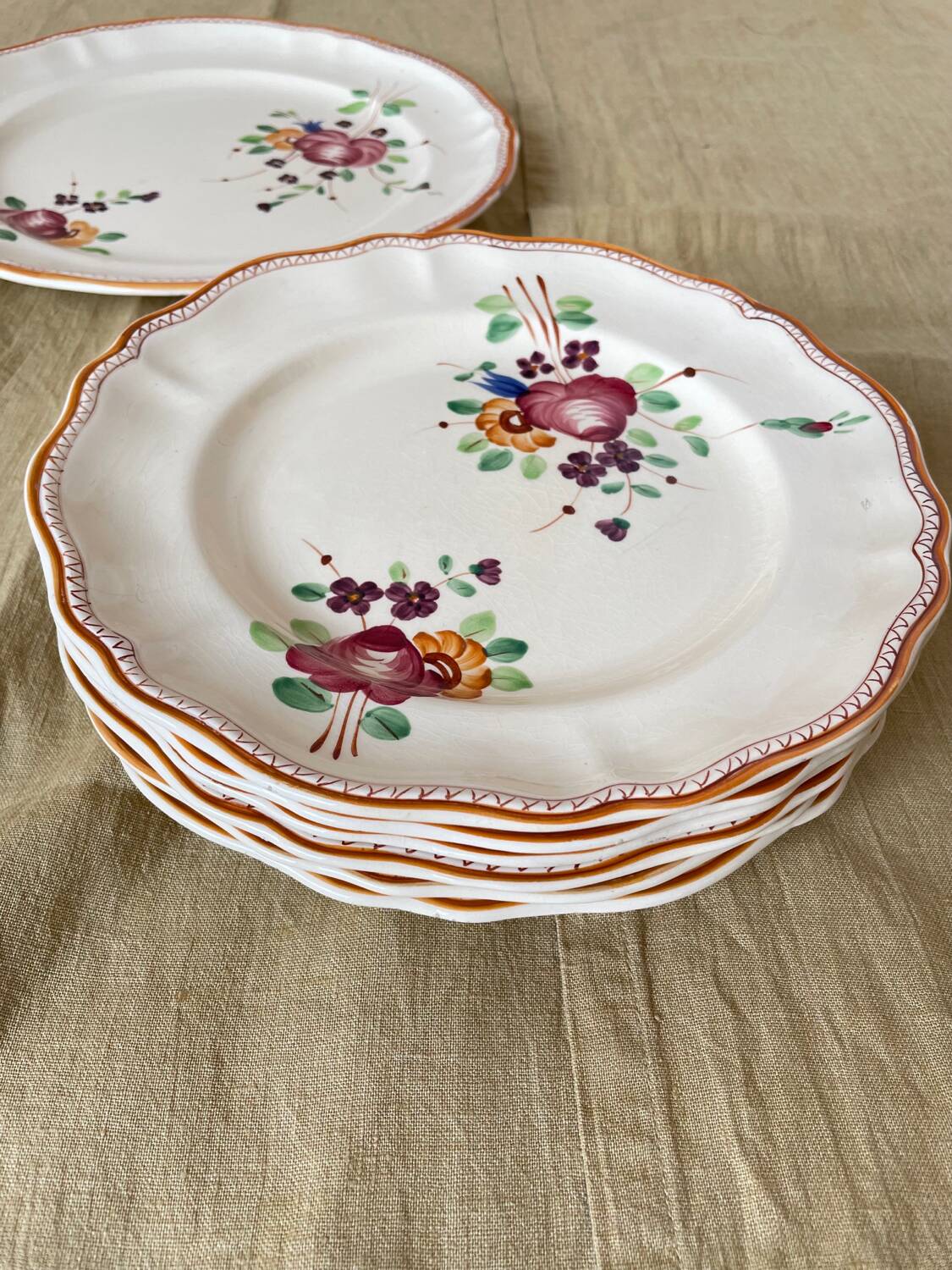 6 Plates and Dish with painted flowers Manufacture de Longchamp Model Monaco 1960s