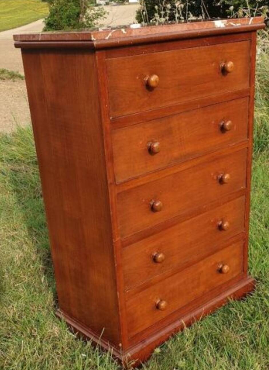 Mahogany and marble chest of drawers or chiffonier