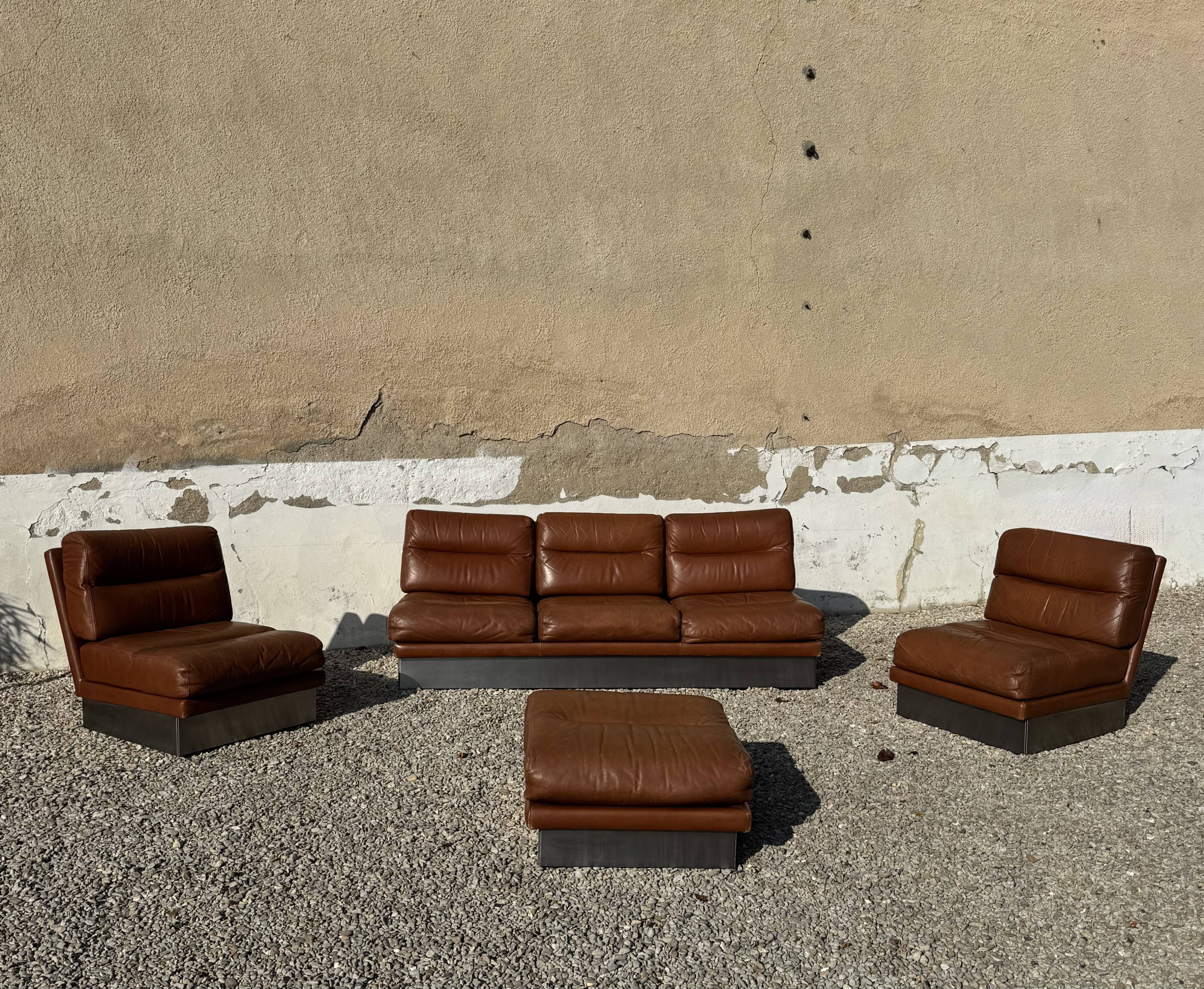 Salon complet en aluminium brossé et cuir marron, France 1970