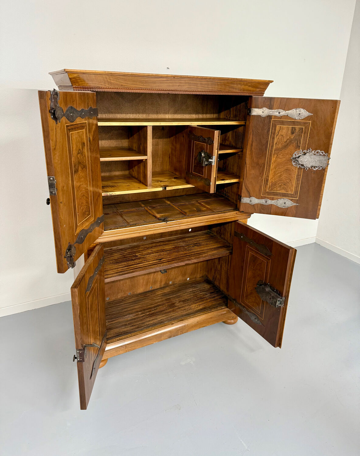 Antique 19th century Biedermeier art deco chest of drawers in walnut with wrought iron locks