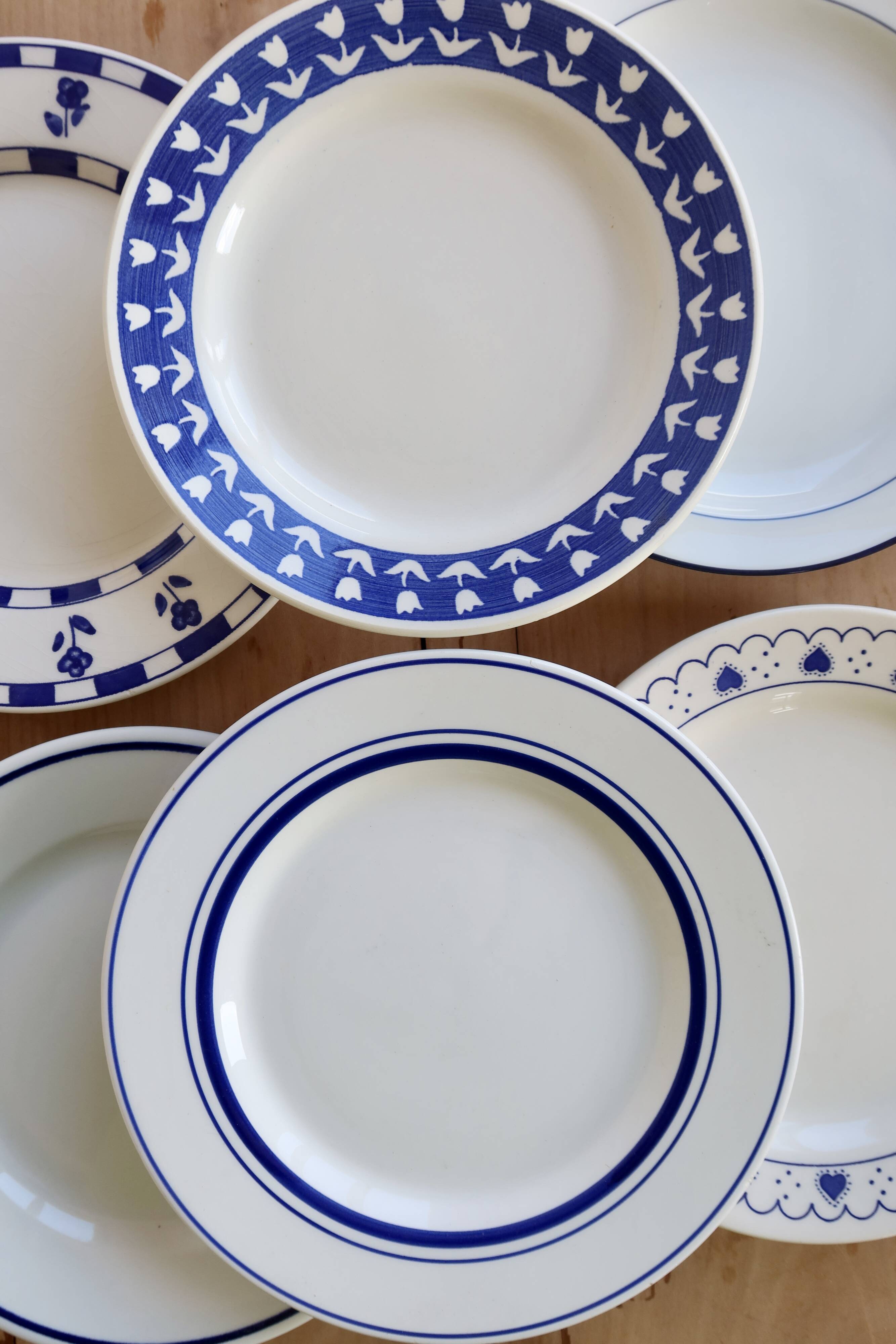 6 vintage mismatched blue and white earthenware dessert plates - Cutie Lot