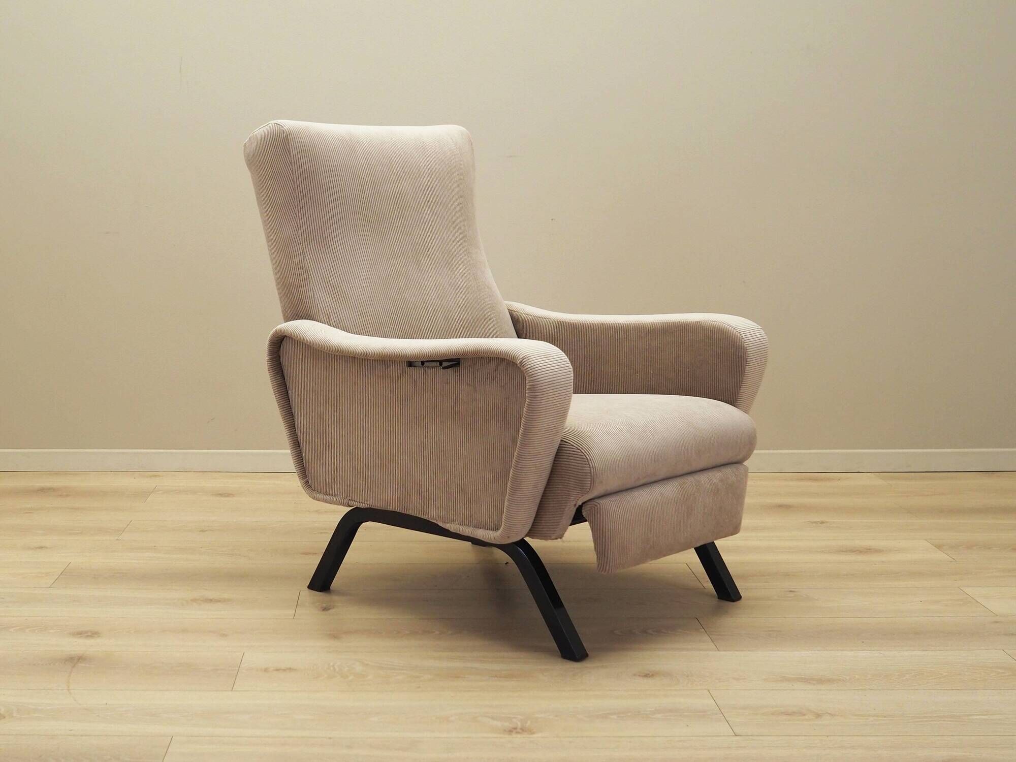 Adjustable armchair, Italian design, 1970s, production: Italy