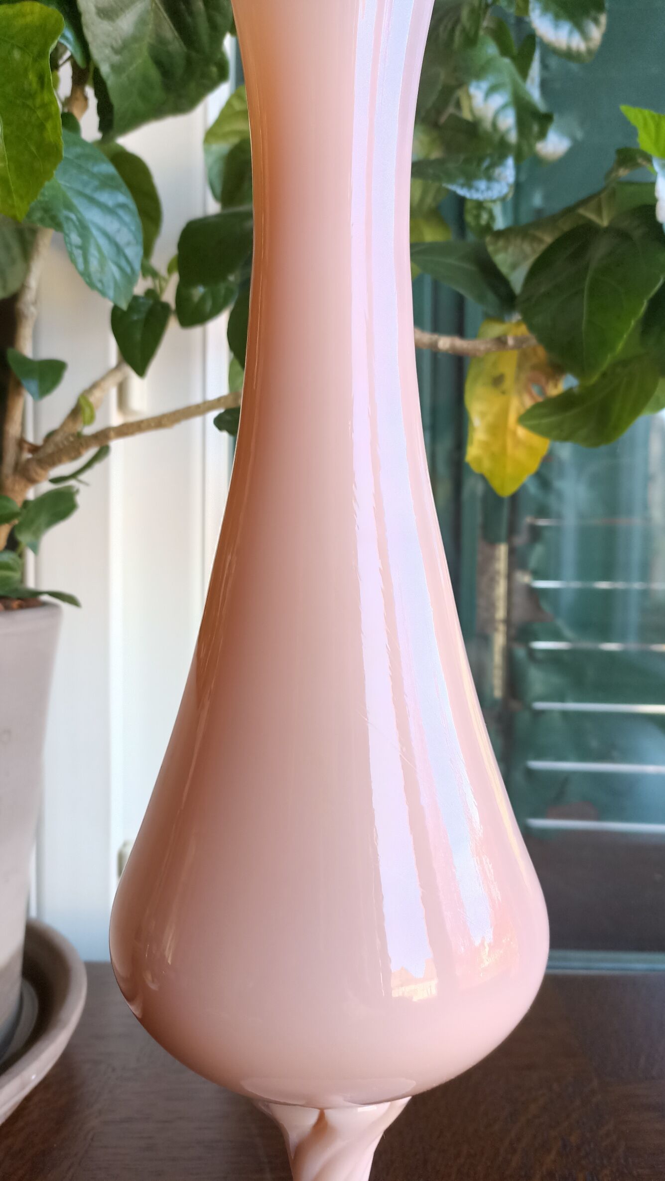 44 cm opaline vase - Pink "nymph's thigh" - 70s