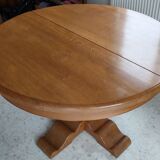 Round table in solid chene