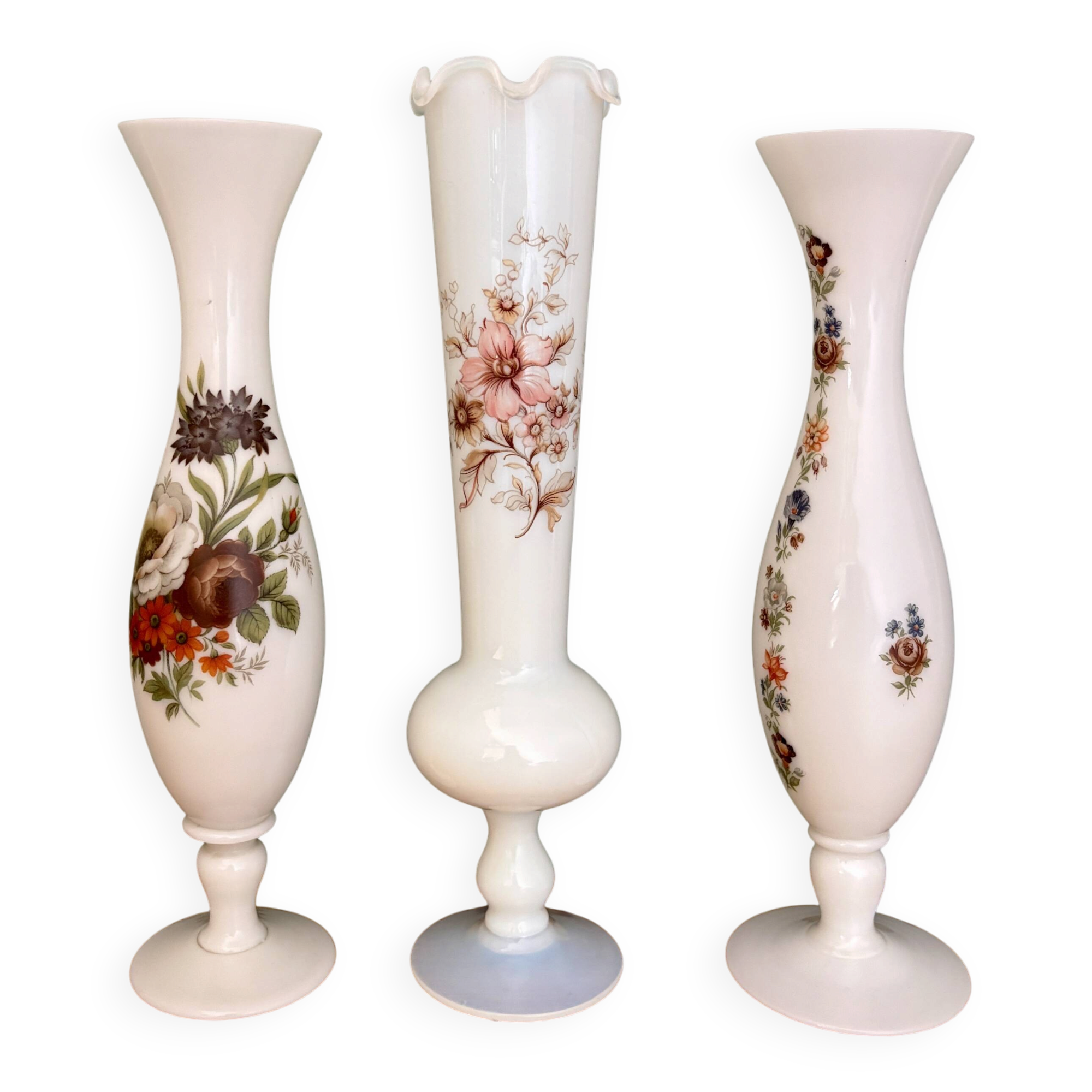 Set of 3 vintage vases/soliflores in white opaline with floral decorations.