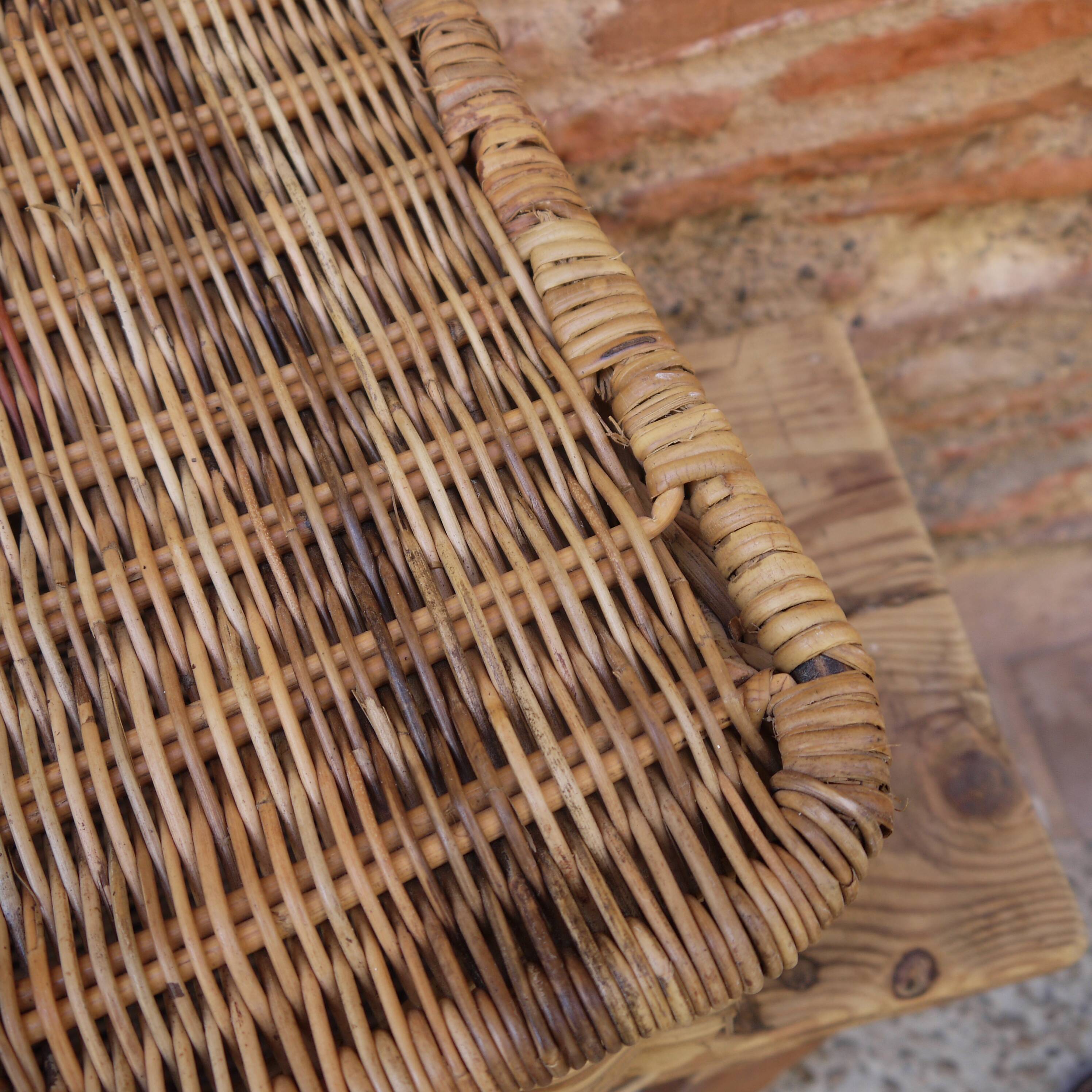 Wicker picnic basket