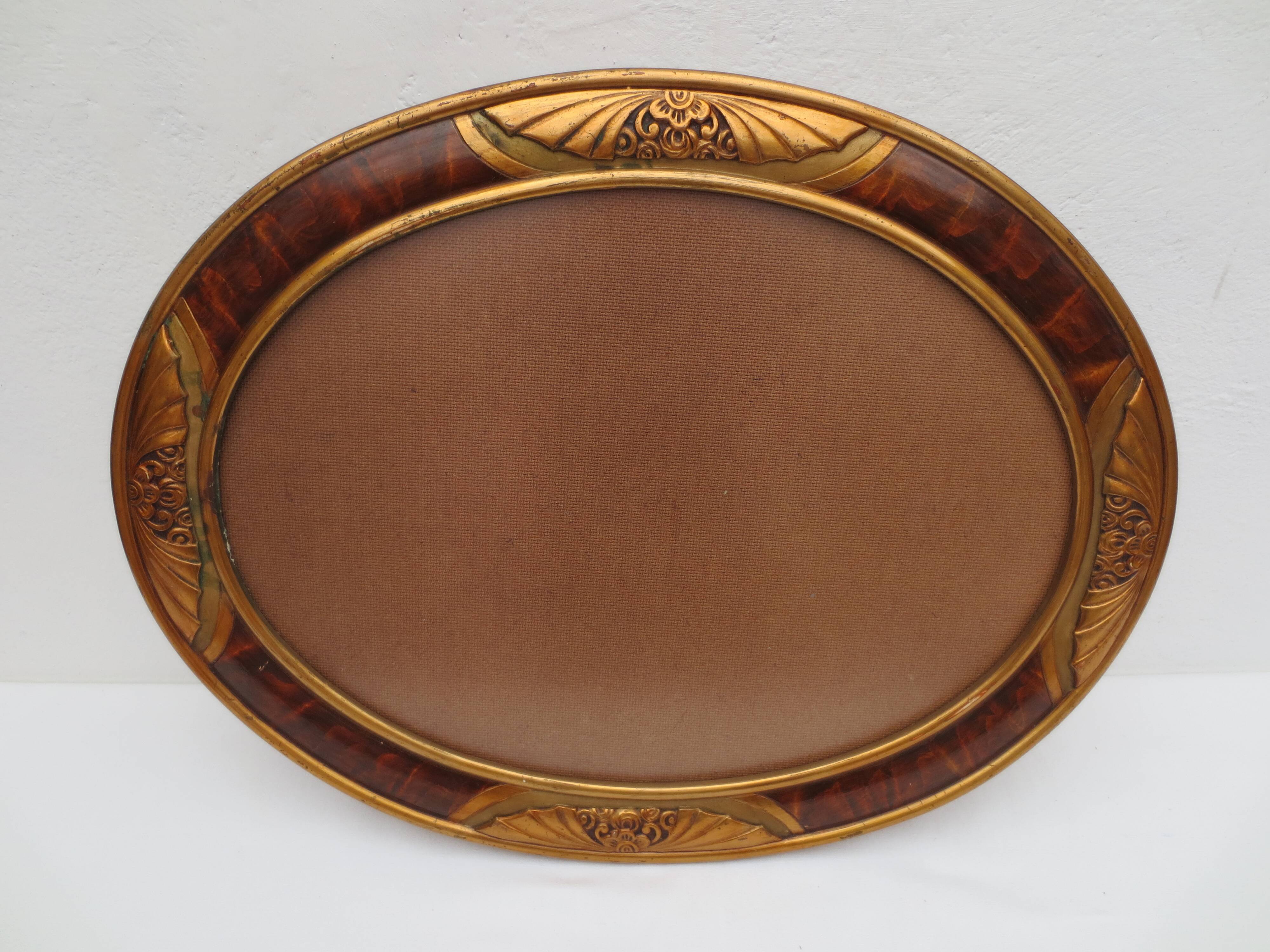 Cadre art nouveau ovale  en bois, décor flamé et  or