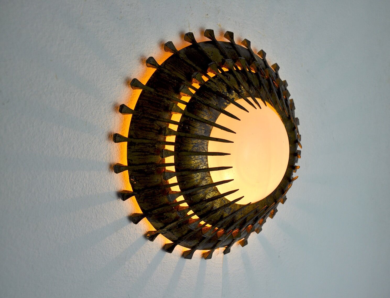 Midcentury brutalist sun wall lamp, metal and gold leaf, Italy
