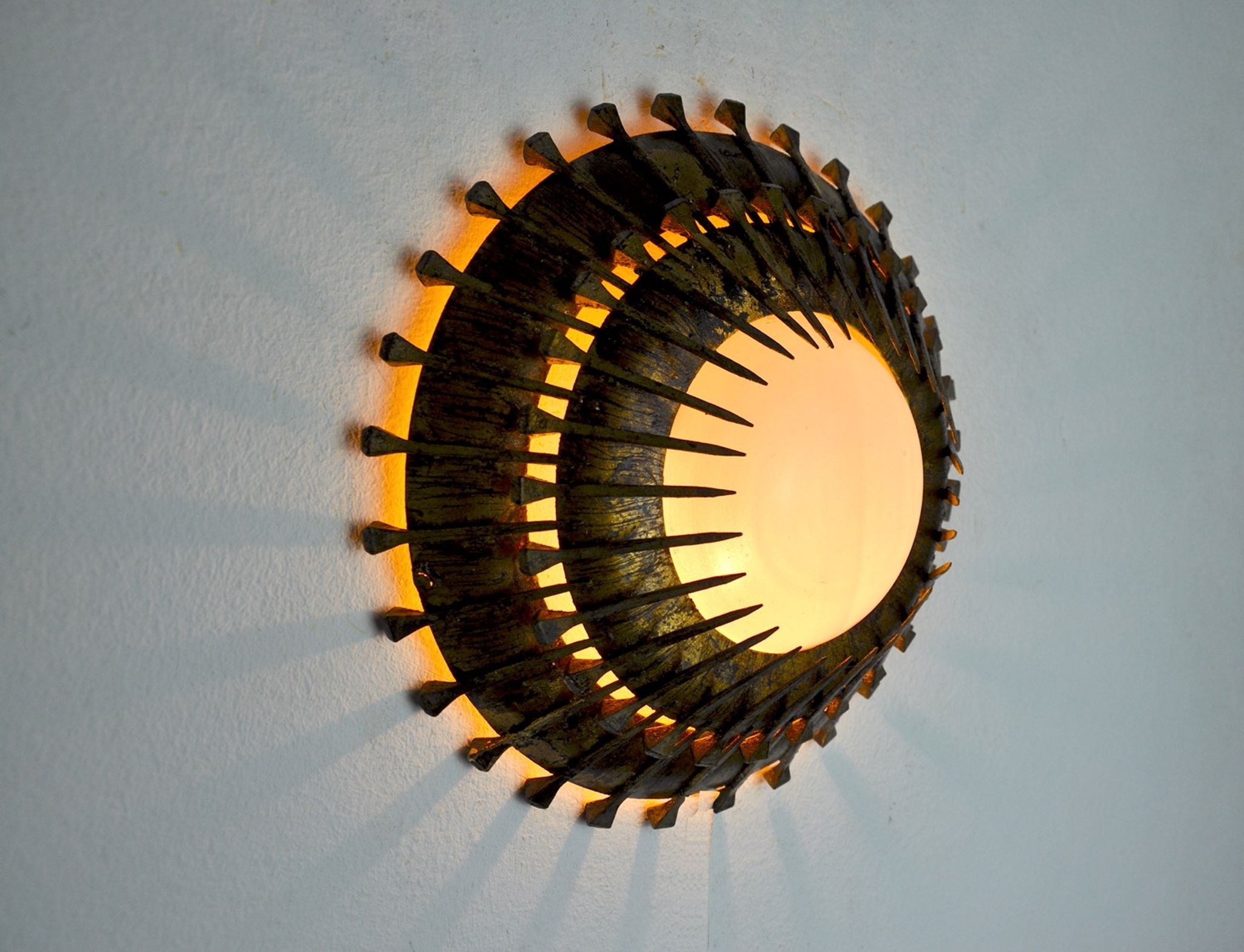 Midcentury brutalist sun wall lamp, metal and gold leaf, Italy