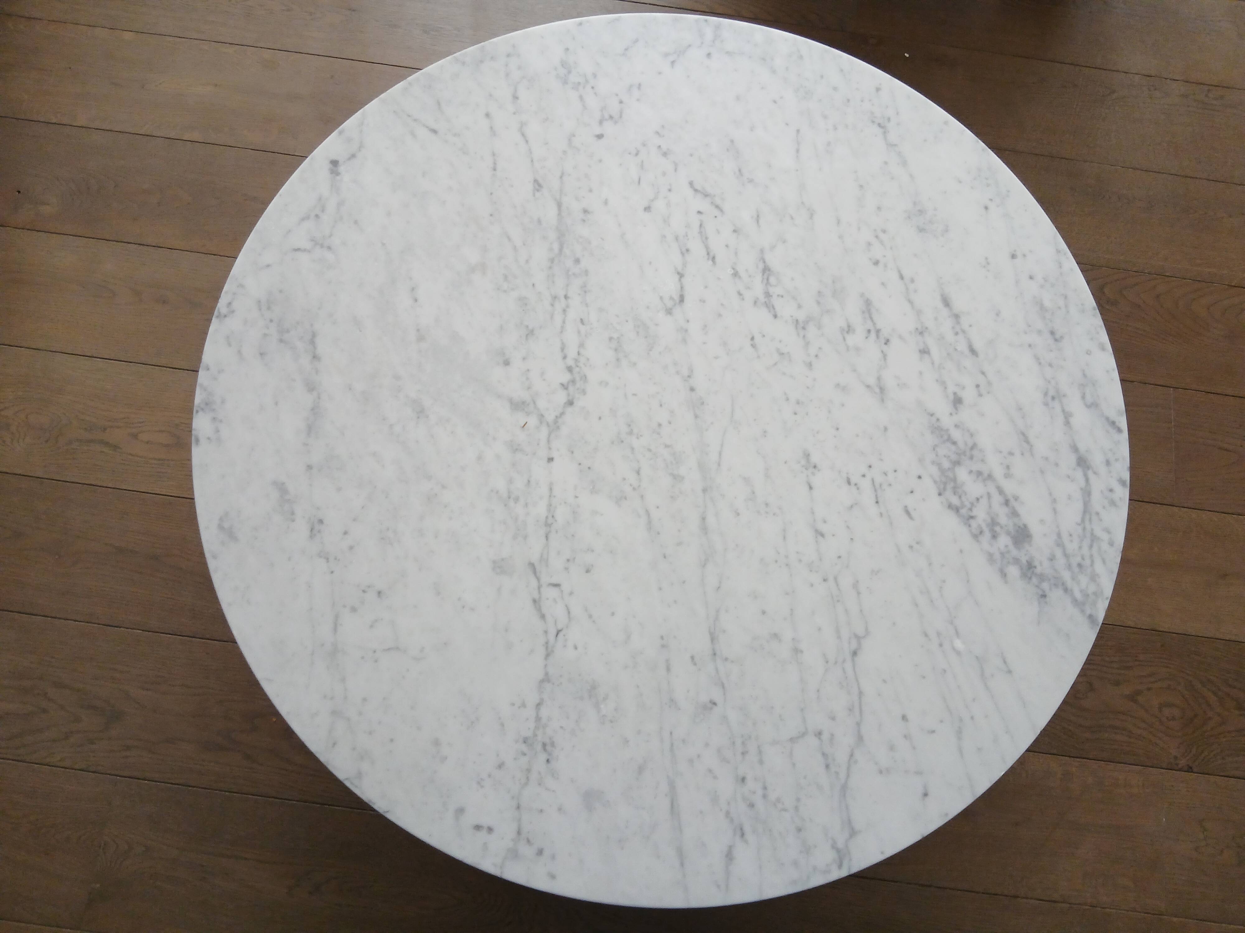Round marble coffee table with tulip base.