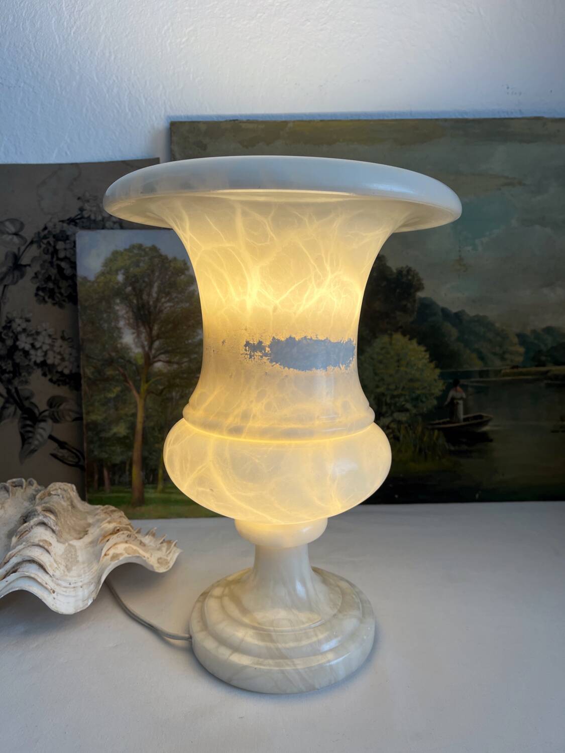 Vintage alabaster-style Medici vase table lamp in resin