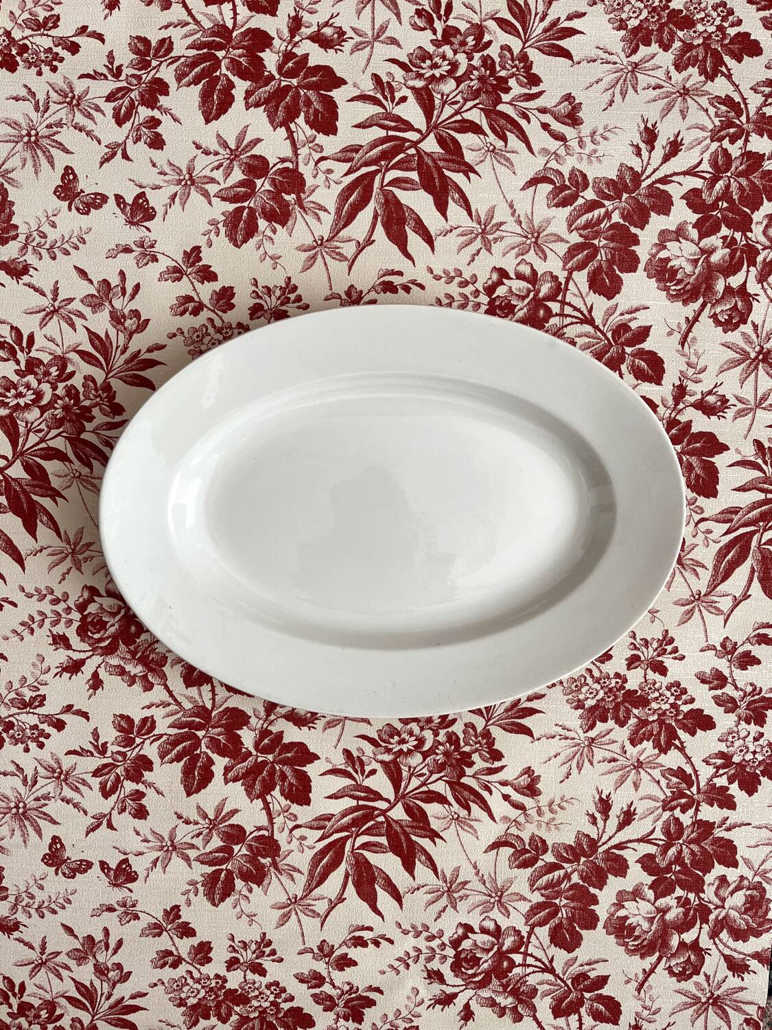 White oval dish in Opaque ironstone from Lunéville, late 19th century