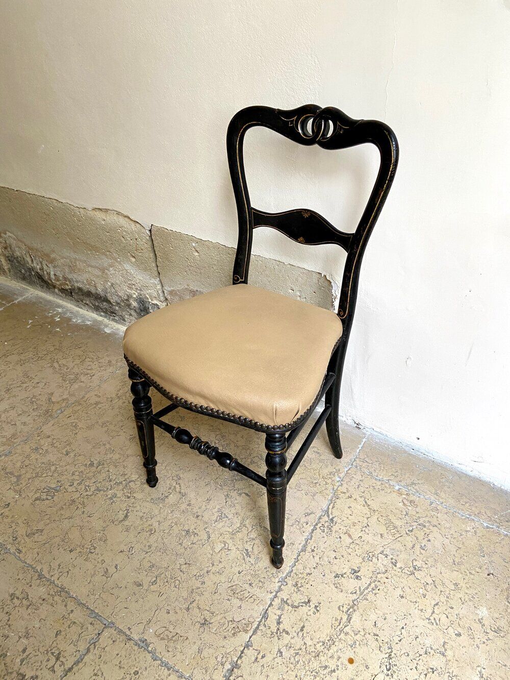 Napoleon III chair in black wood and beige skaï