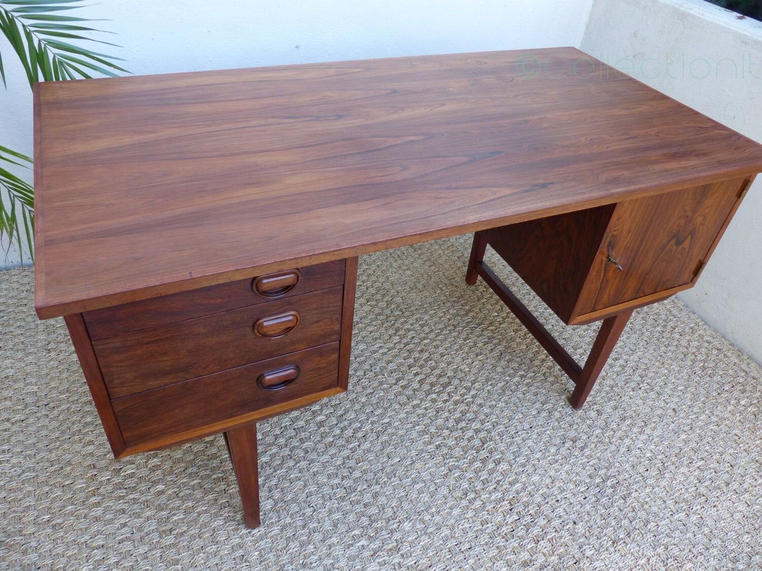Scandinavian rosewood desk in Rio