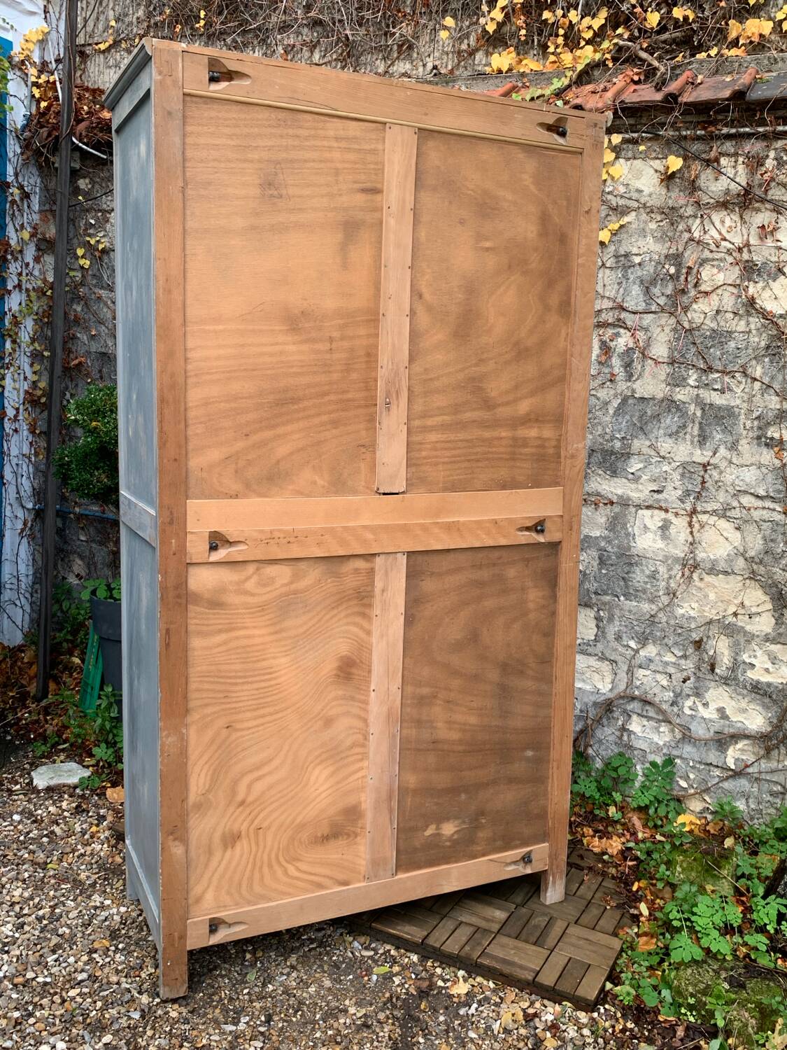 Armoire parisienne ancienne Luterma patine grise bleutée