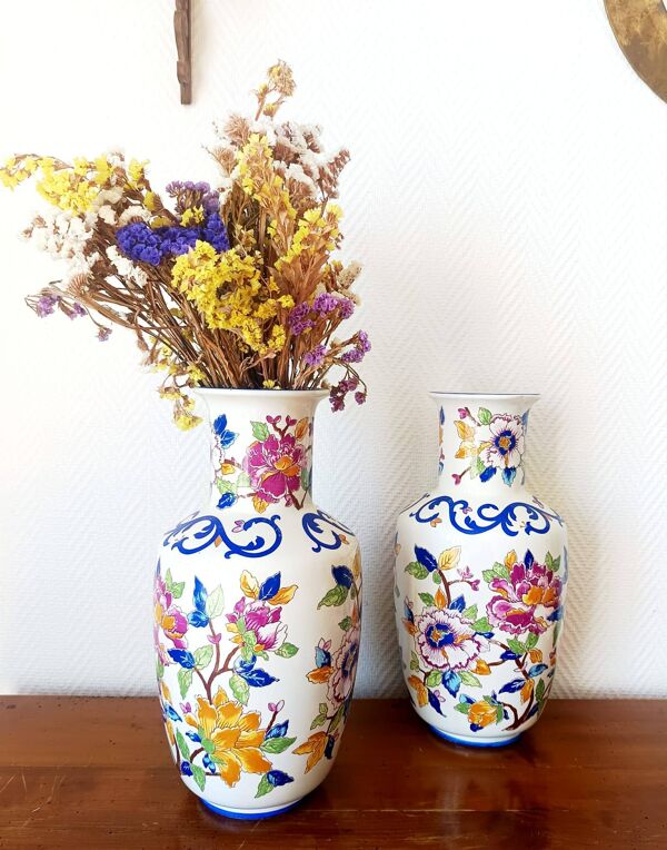 Paire de vases balustres aux pivoines