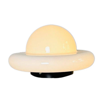 Lampe de table sculpturale en verre opale, style spatial des années 1970, Italie.