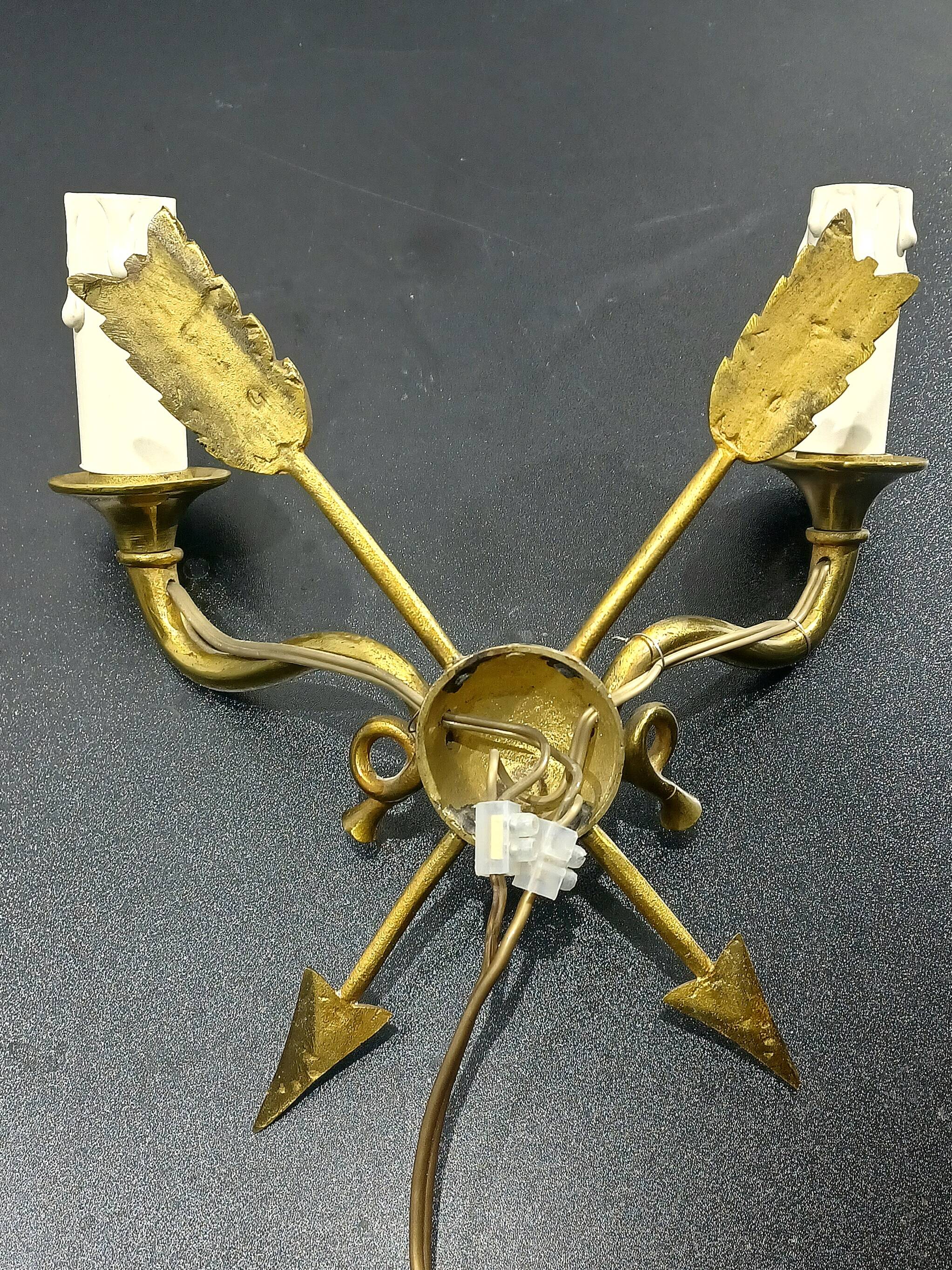 Empire style arrow wall light