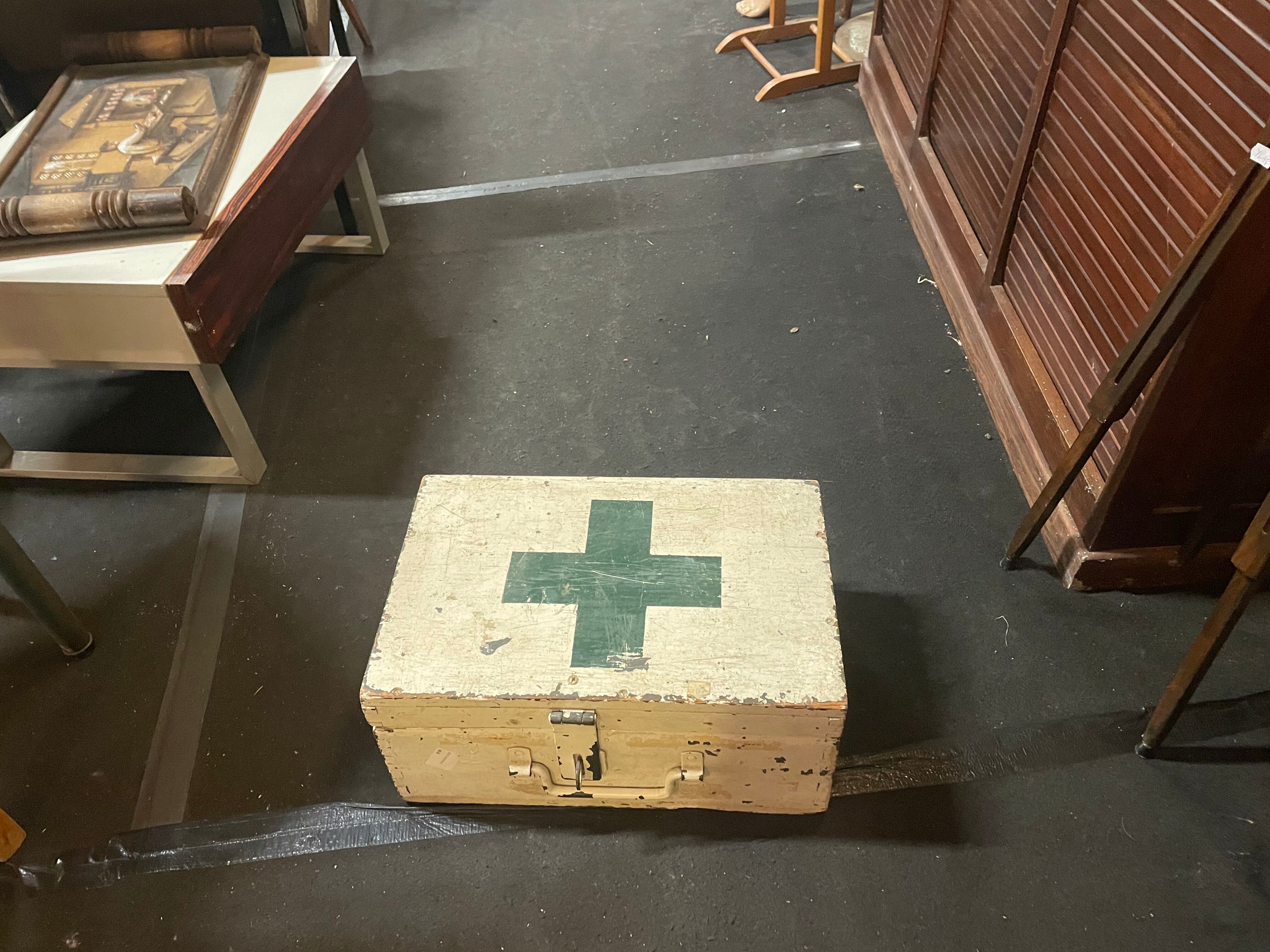 Military briefcase doctor